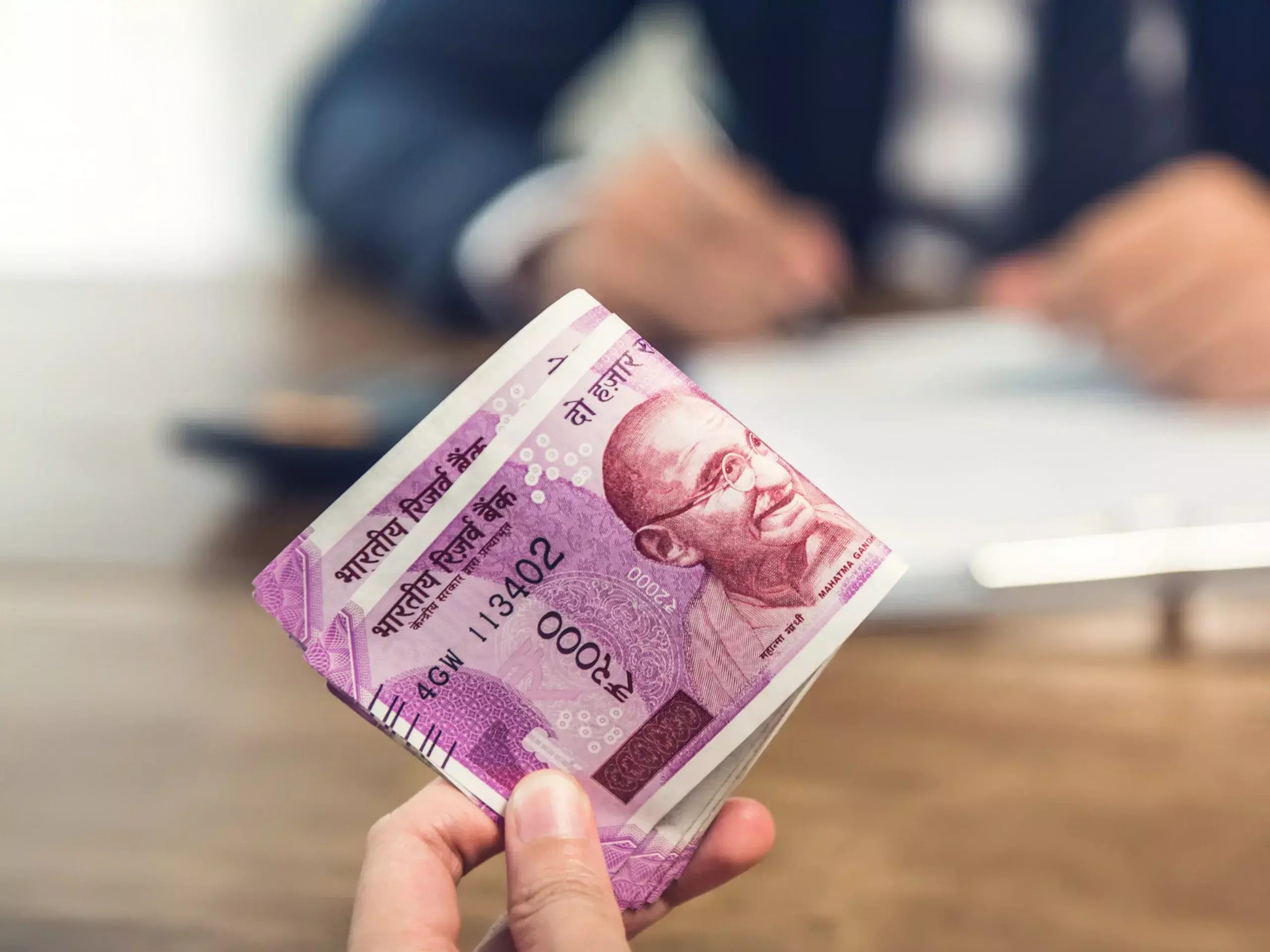 scam to exchange 2000 rupees, dramatic scenes in front of the rbi counter