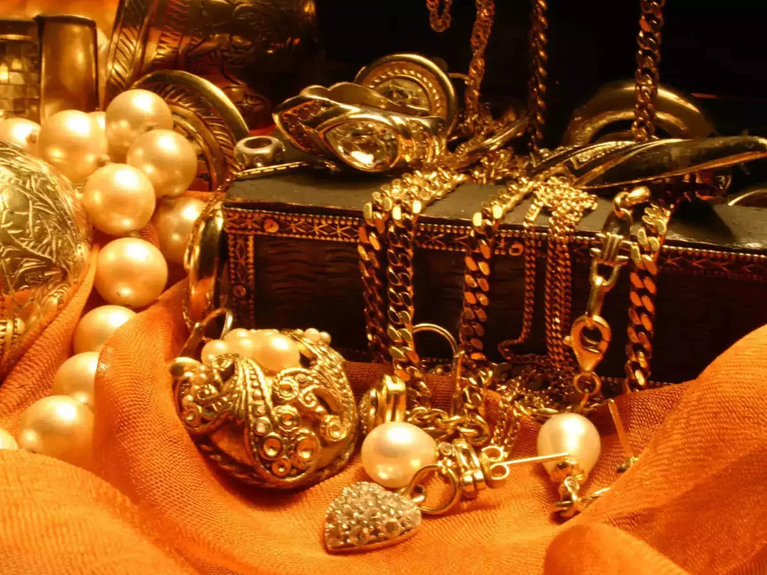 karva chauth shines a light on the makeup-jewellery market