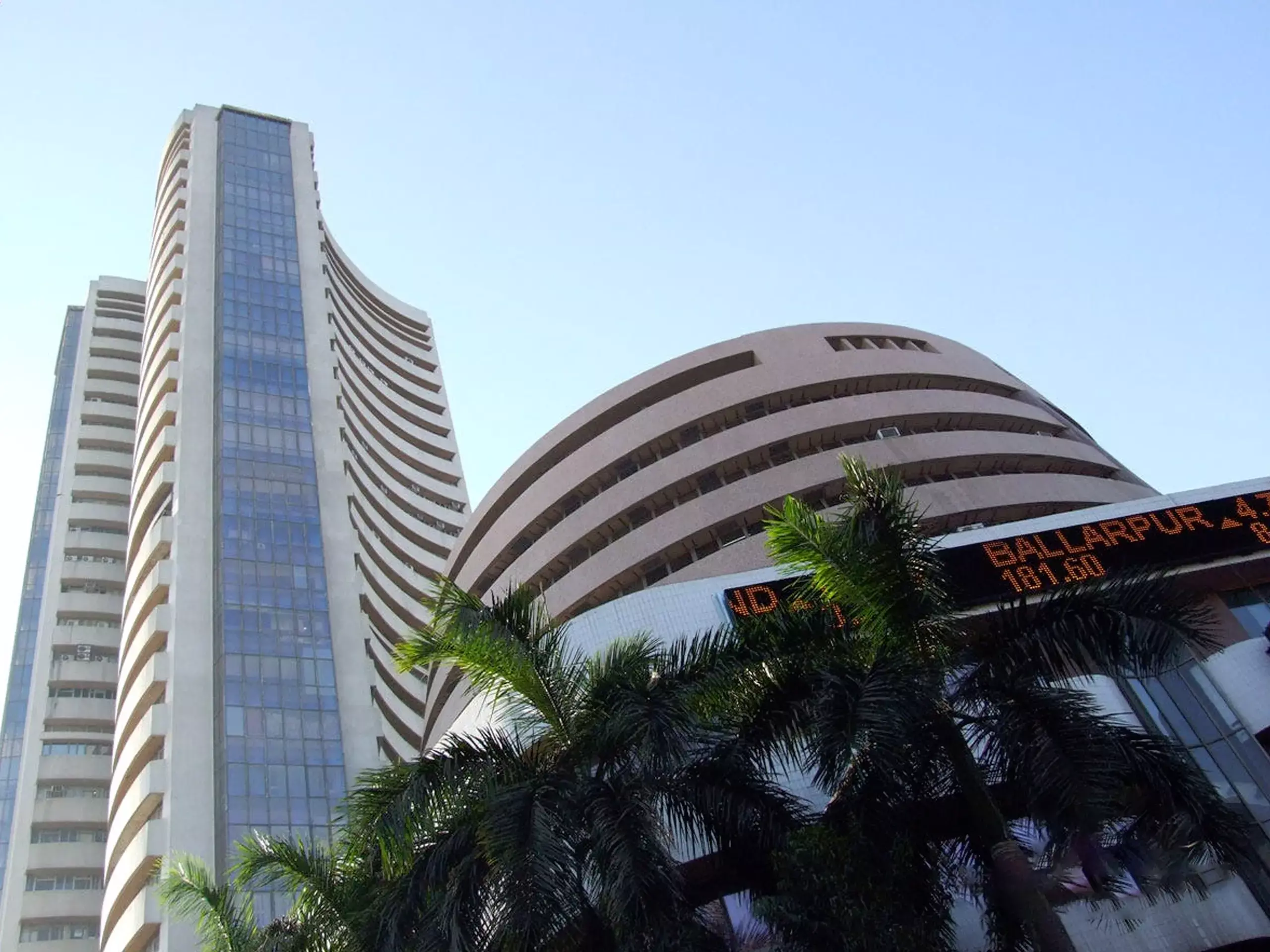 Closing Bell: Sensex, Nifty end flat amid volatility; pharma, oil & gas outperform