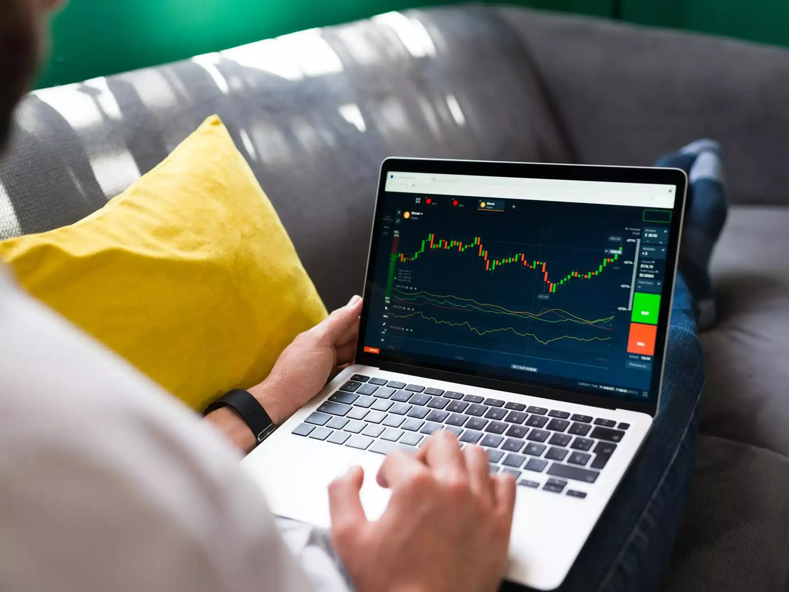 Closing of markets without giving up gains