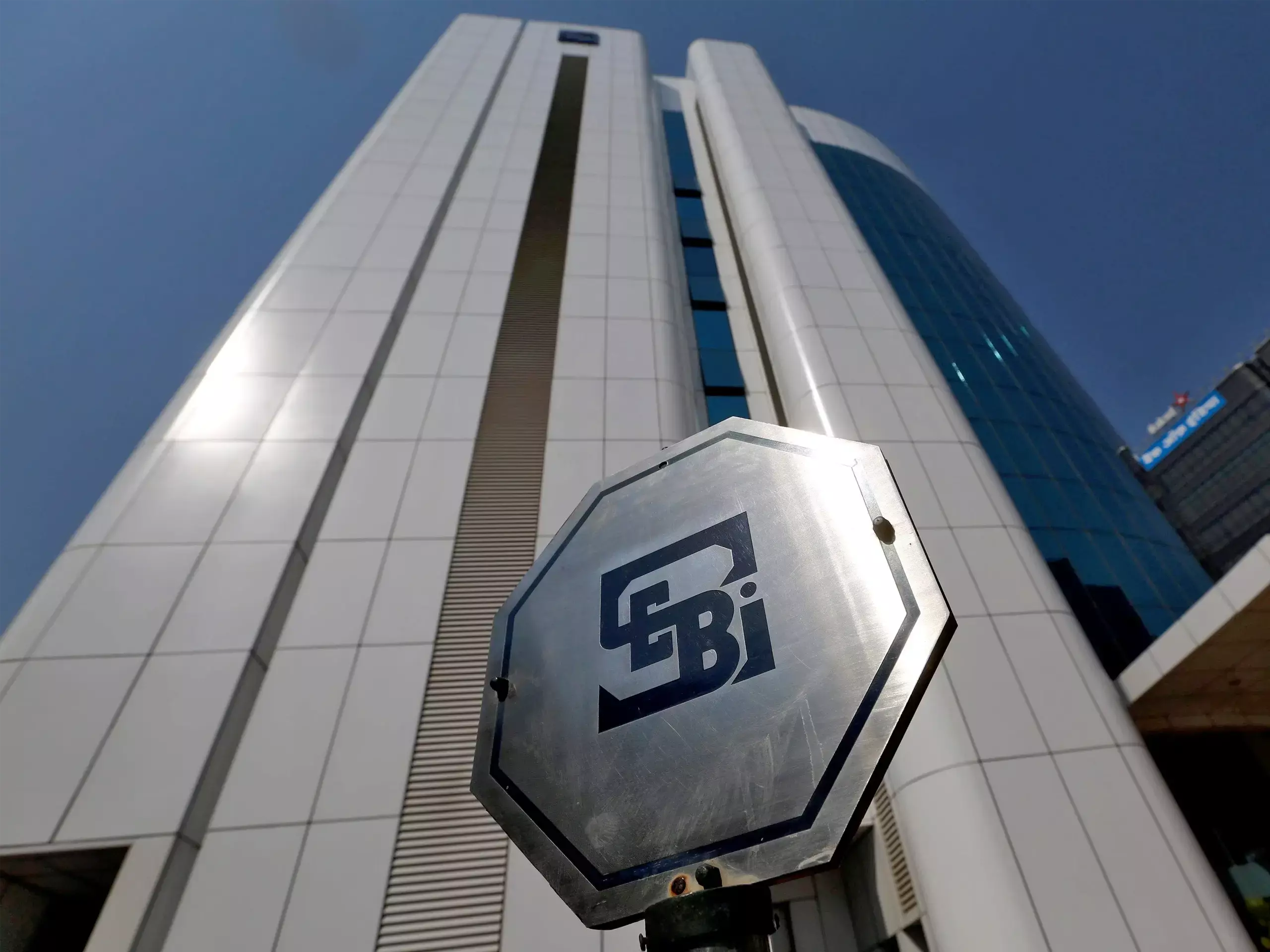 ഇൻസൈഡർ ട്രേഡിംഗ് മാനദണ്ഡങ്ങൾ ലഘൂകരിക്കാൻ സെബി