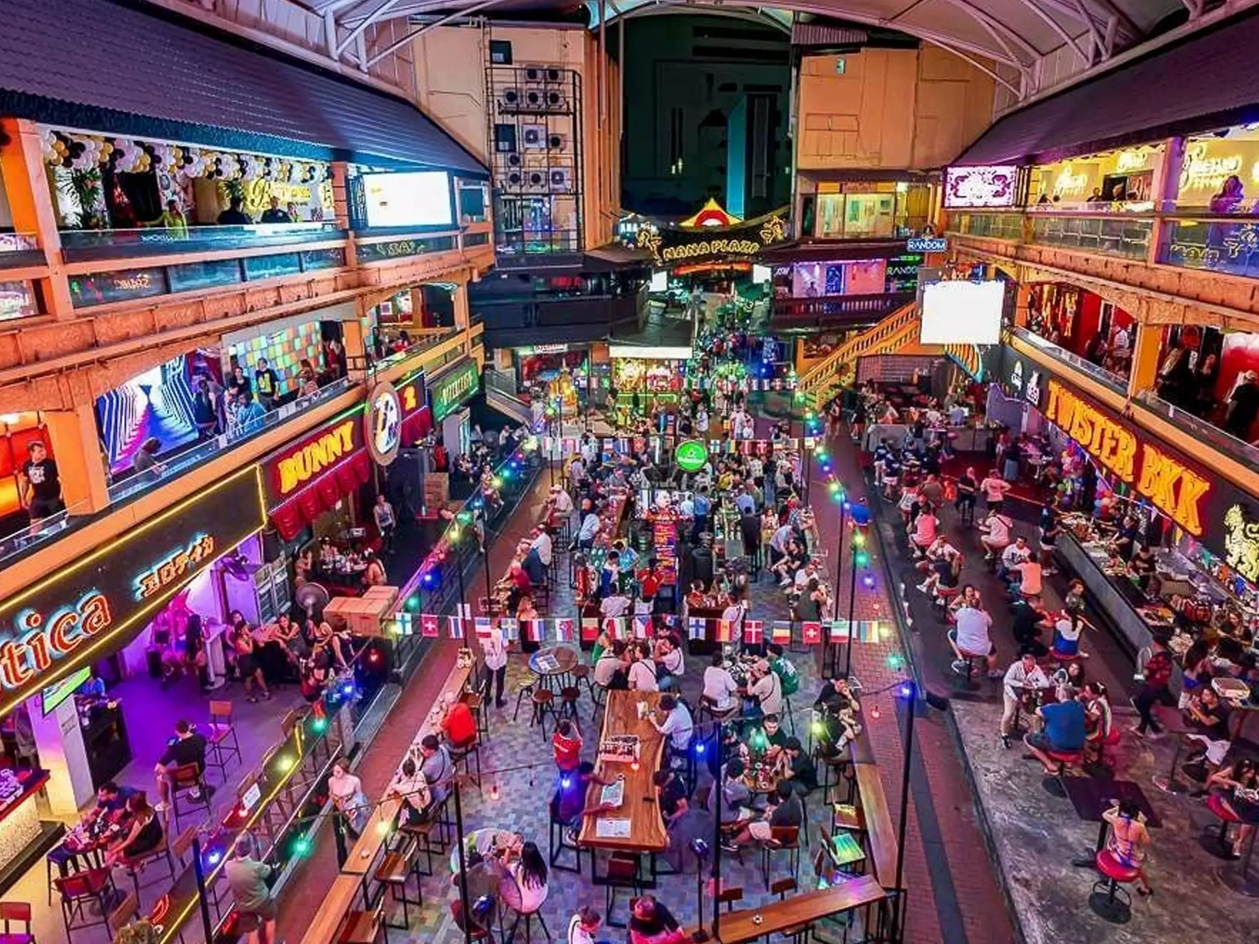 Thailand extends nightclub opening hours to boost tourism