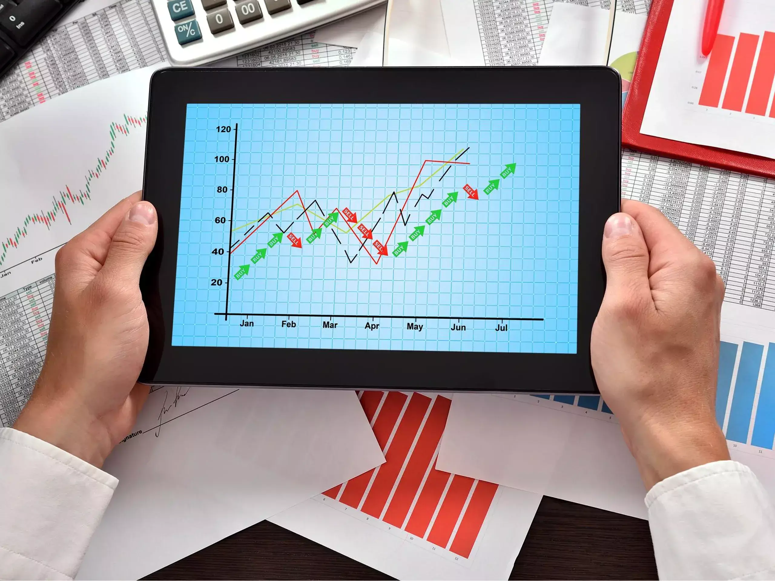 market indices returned to gains in the last moments
