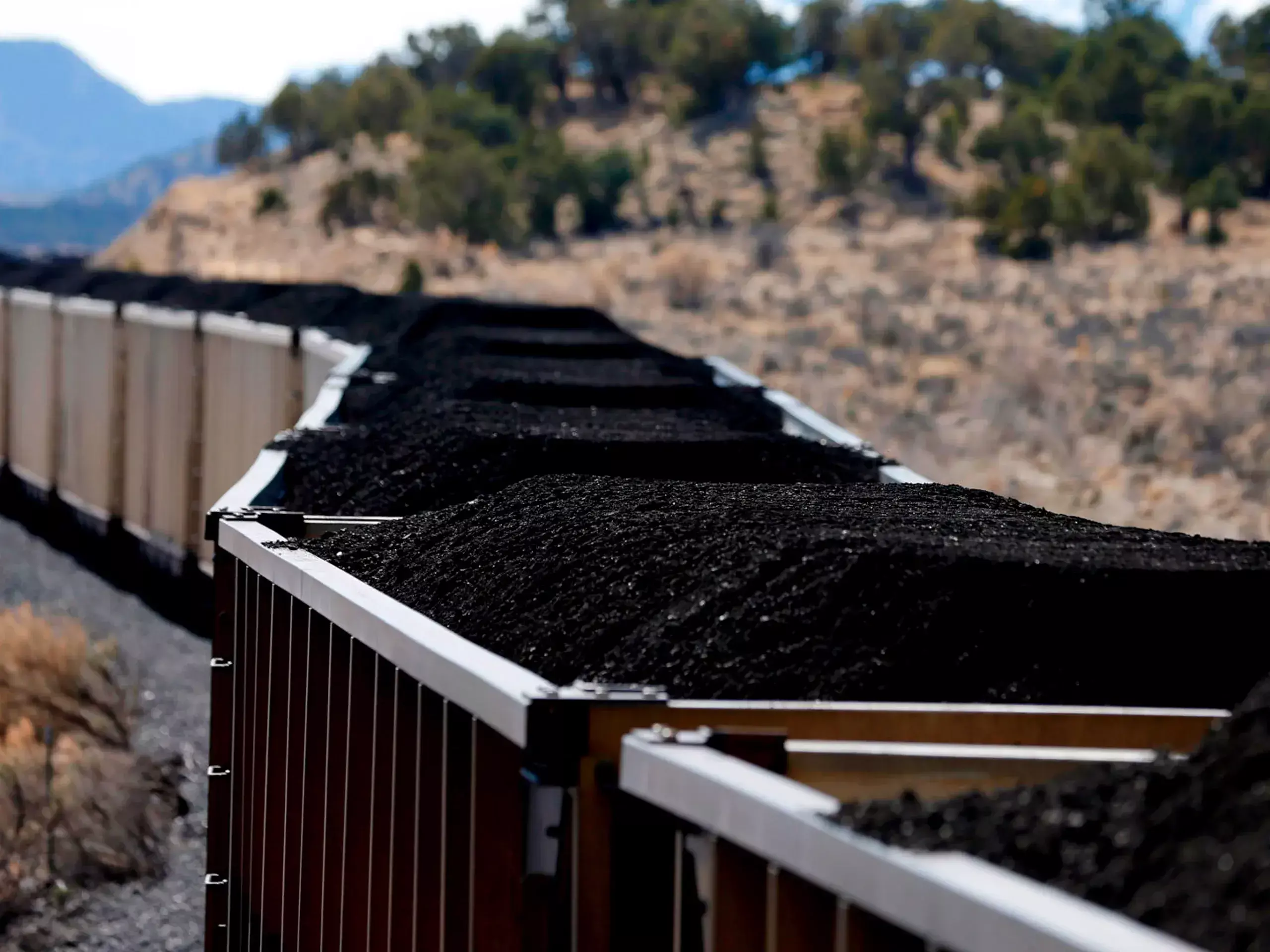 april-october, indias coal imports fall by 4%