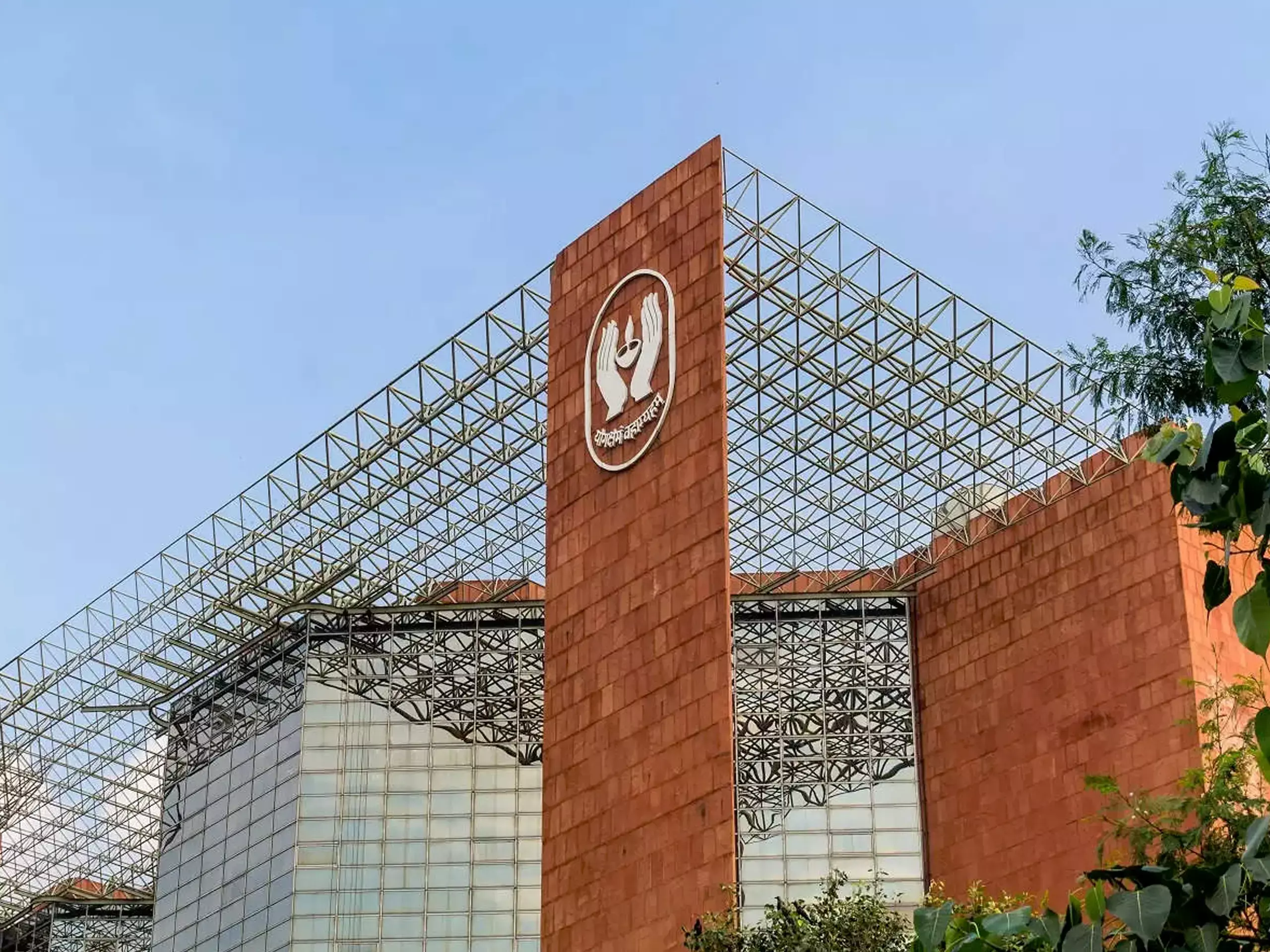 Insurance for all by 2047, LIC to play key role