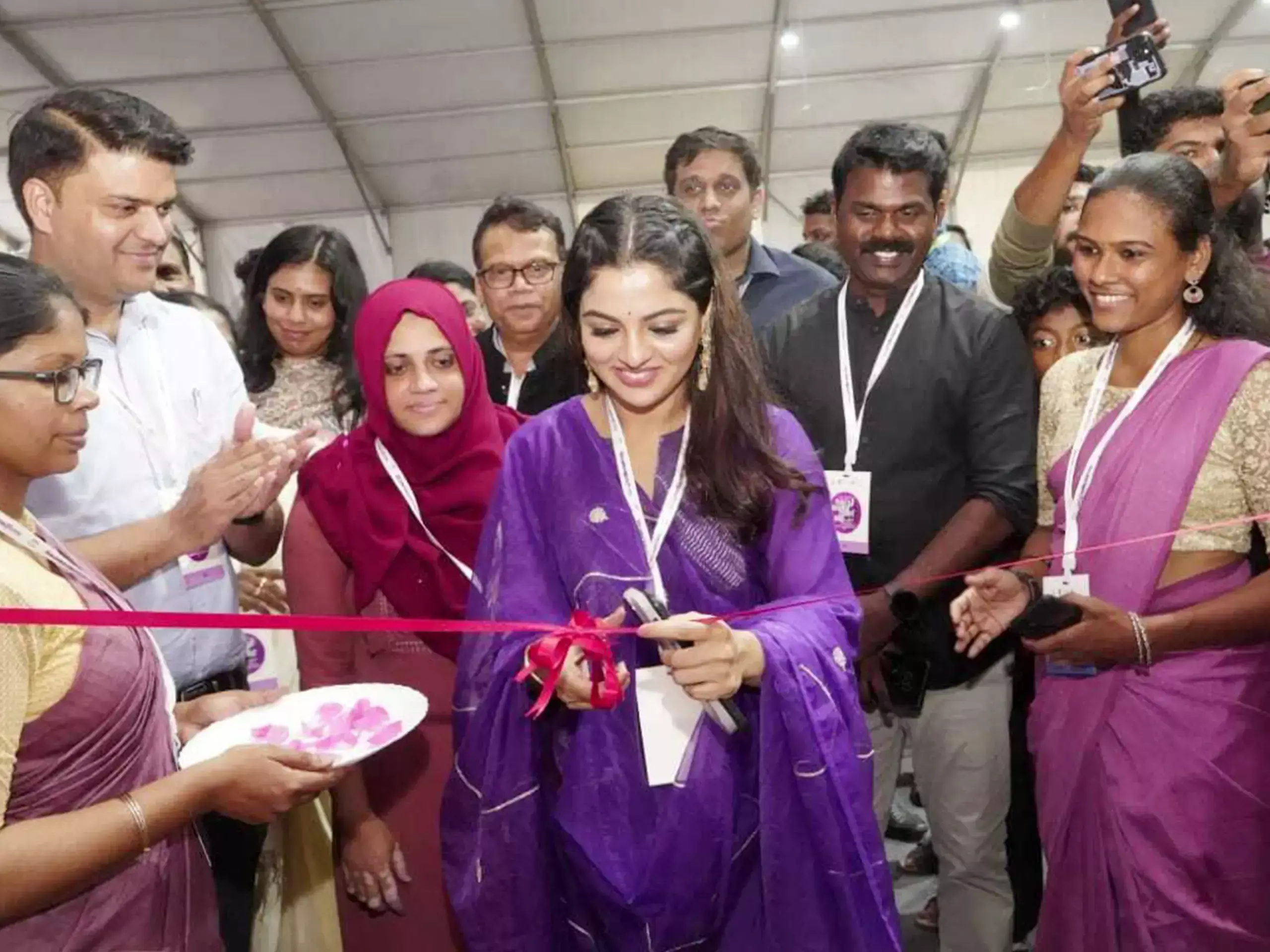 ദേശീയ സരസ് മേള: ദാല്‍ ബാത്തിയും ചൂര്‍മയും വയനാടിന്റെ തിരുനെല്ലി മോമോസും രുചിക്കാം