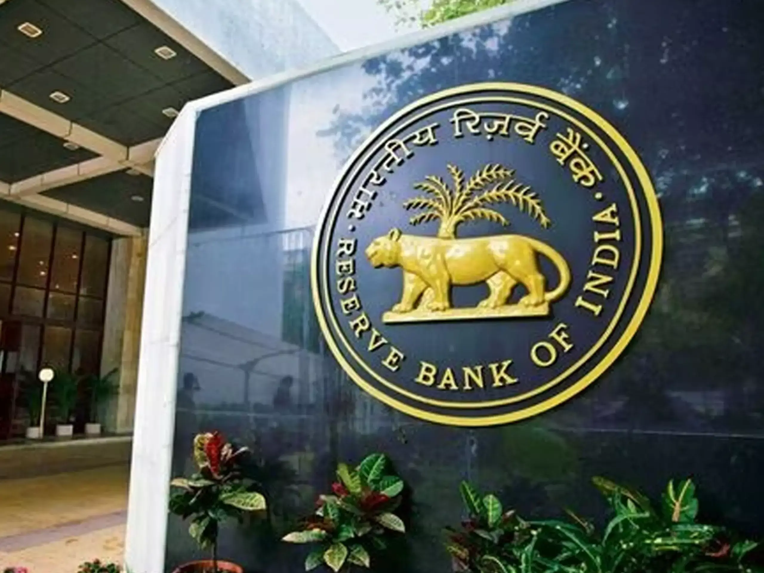 ബാങ്കുകൾക്കും എൻബിഎഫ്‌സികൾക്കും 40.39 കോടി പിഴ ചുമത്തി ആര്‍ബിഐ