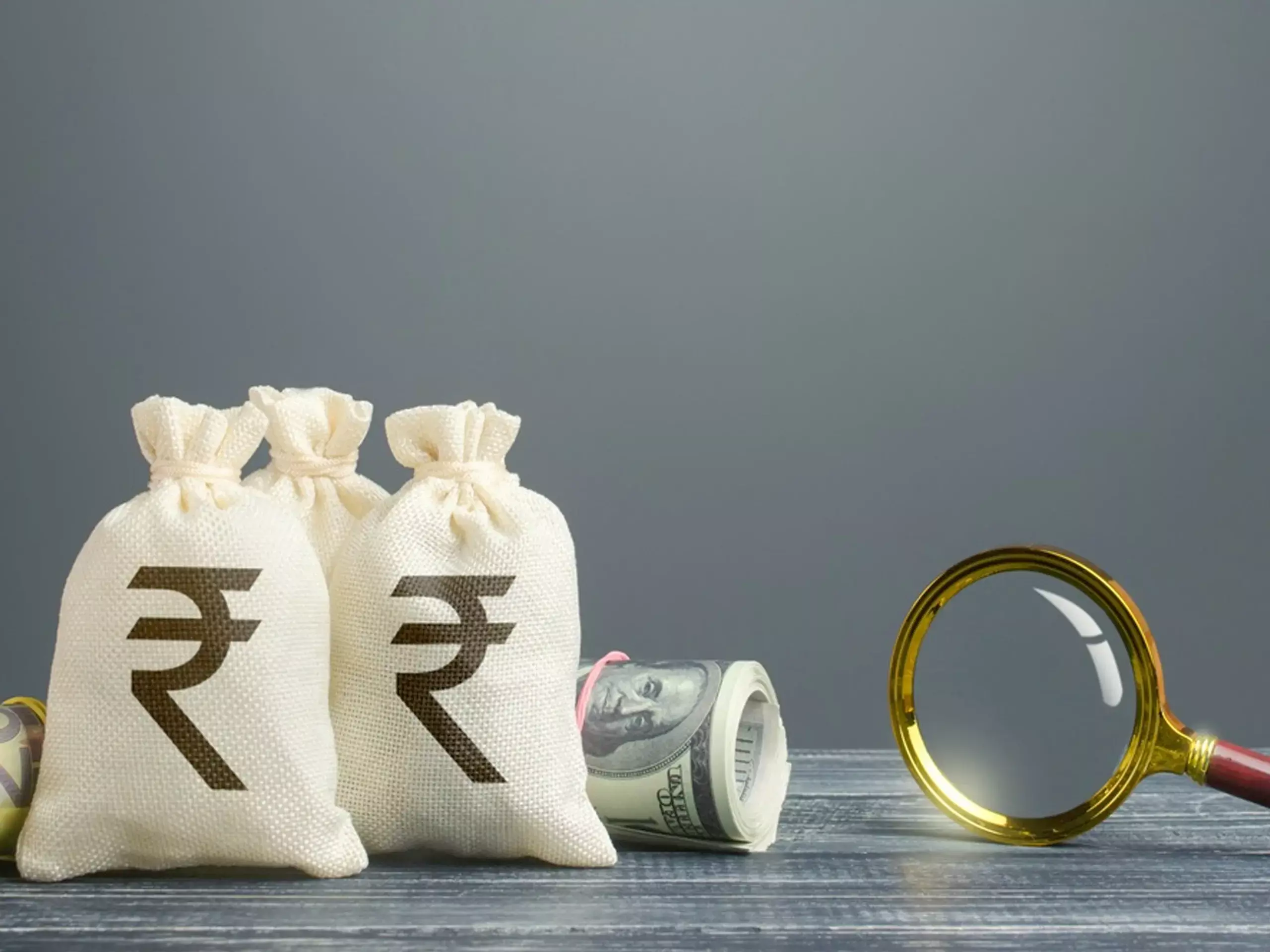 യുഎസ് ഡോളറിനെതിരെ രൂപയുടെ മൂല്യം 6 പൈസ ഉയർന്ന് 83.14 ൽ