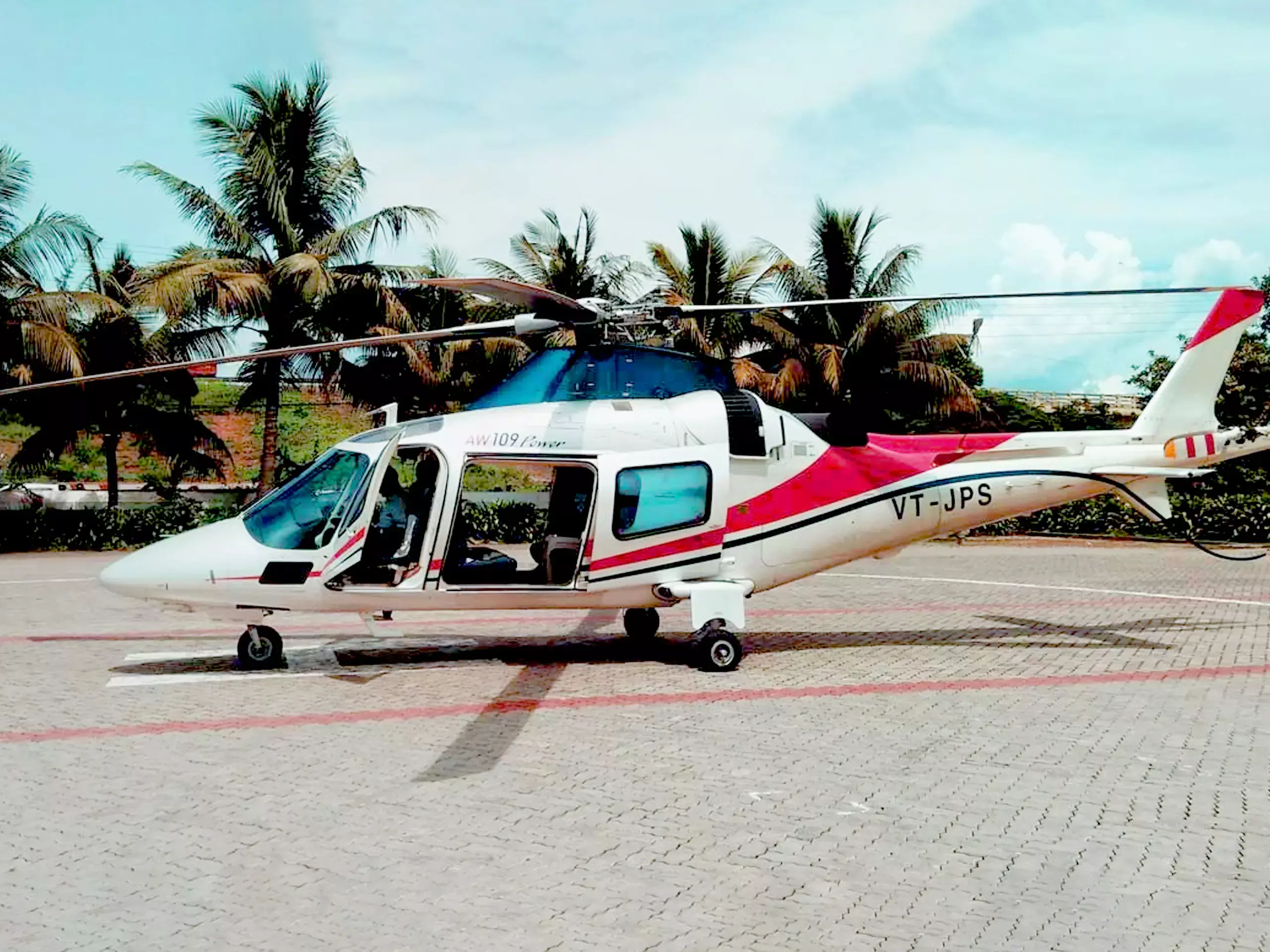 ഹെലികോപ്റ്ററില്‍ ഒറ്റ ദിവസം കൊണ്ട് കേരളം ചുറ്റിക്കാണാം; ഹെലി ടൂറിസം പദ്ധതിക്ക് നാളെ തുടക്കം