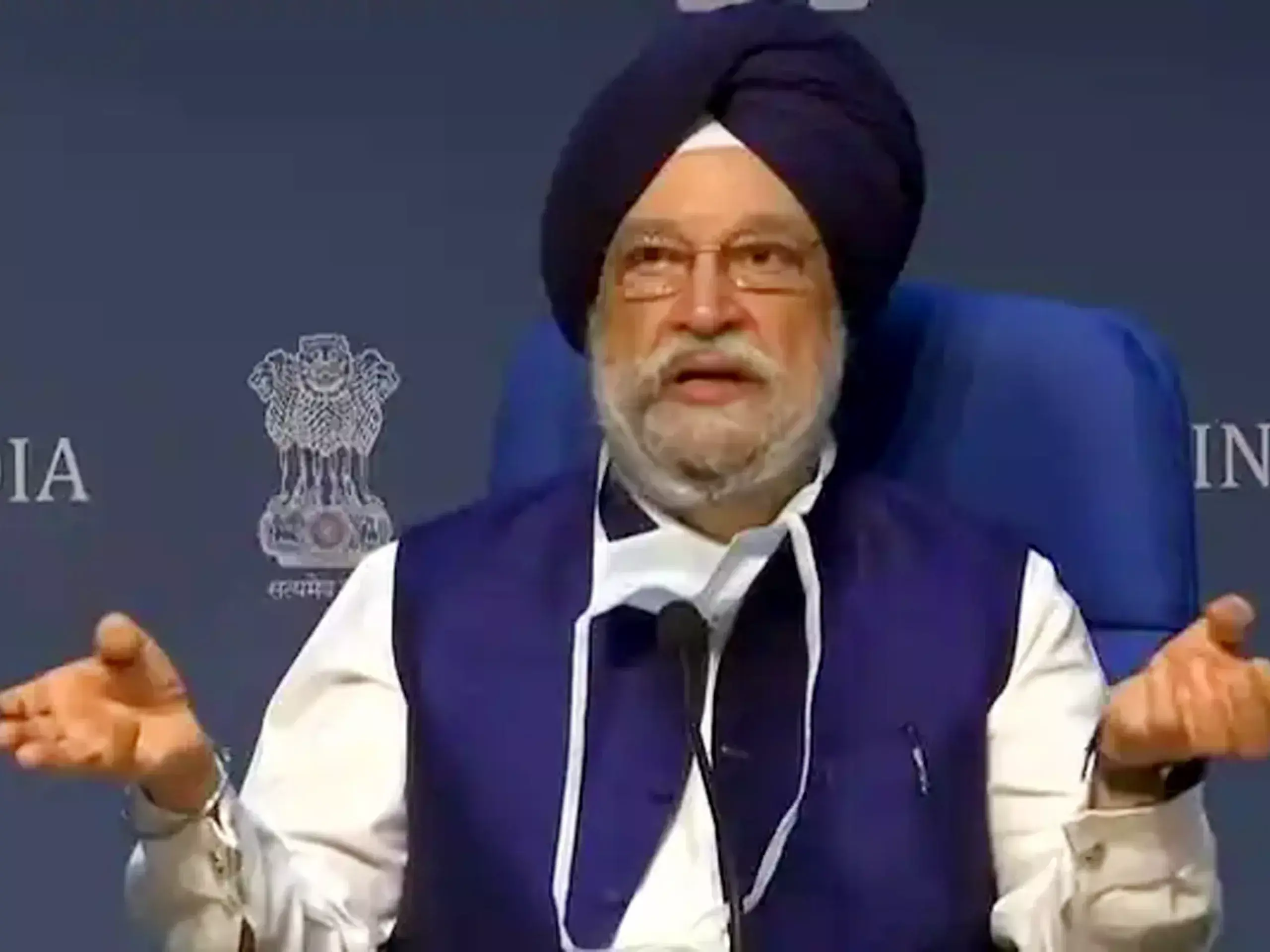 union minister says there is no plan to reduce petrol and diesel prices