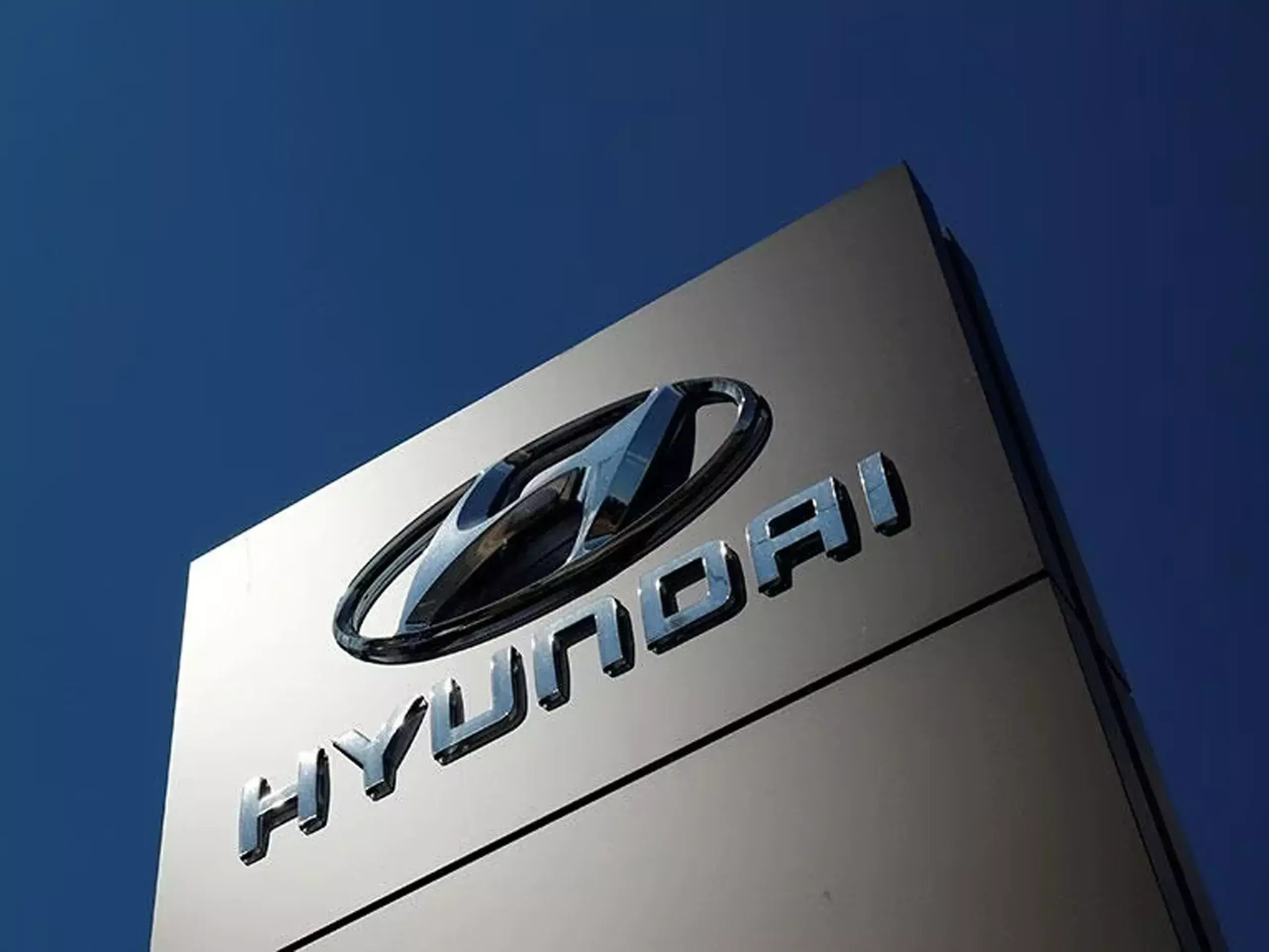 hyundai has announced an investment of 6,180 cr in tamilnadu