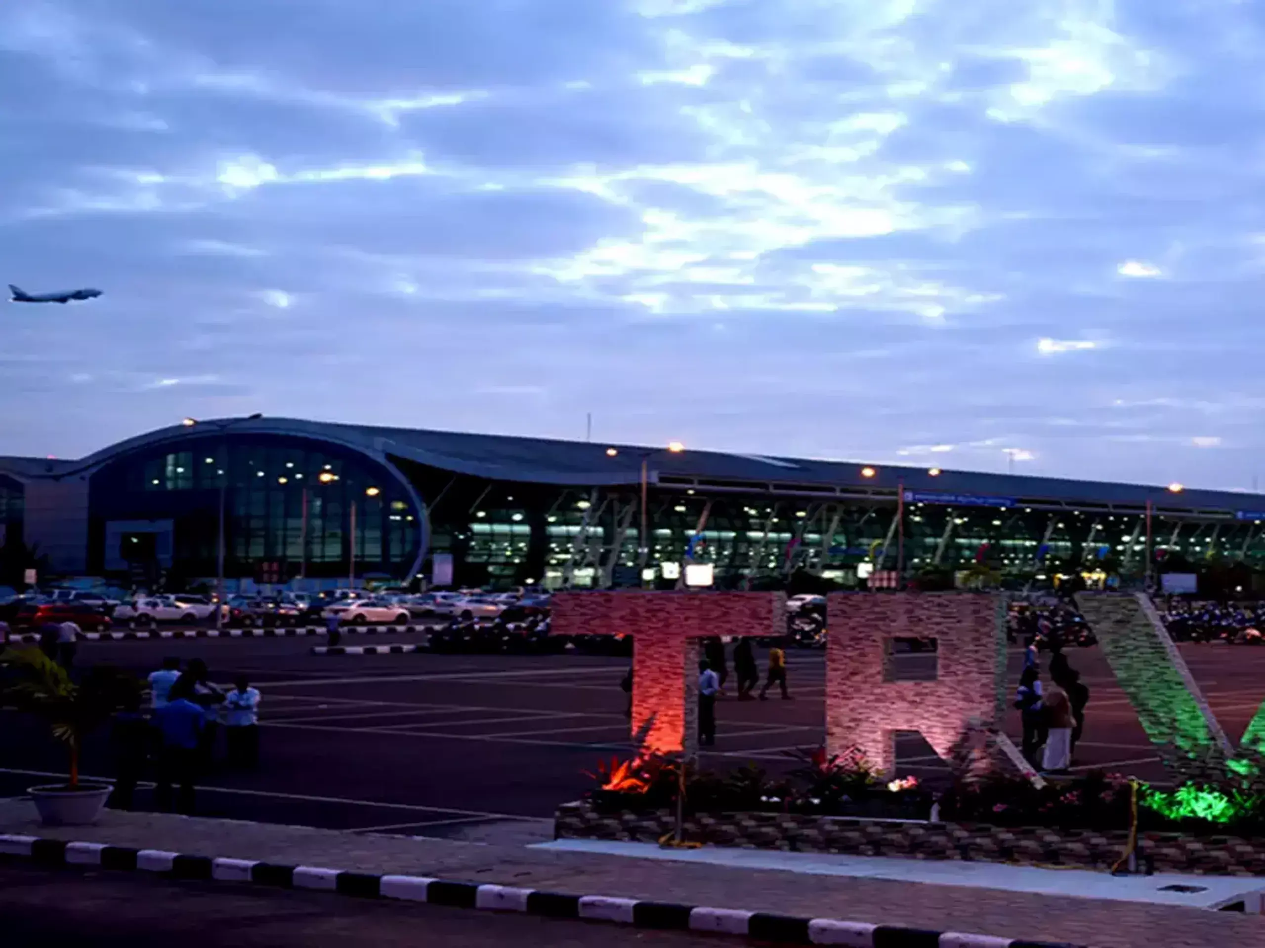 4 lakh people flew through thiruvananthapuram airport