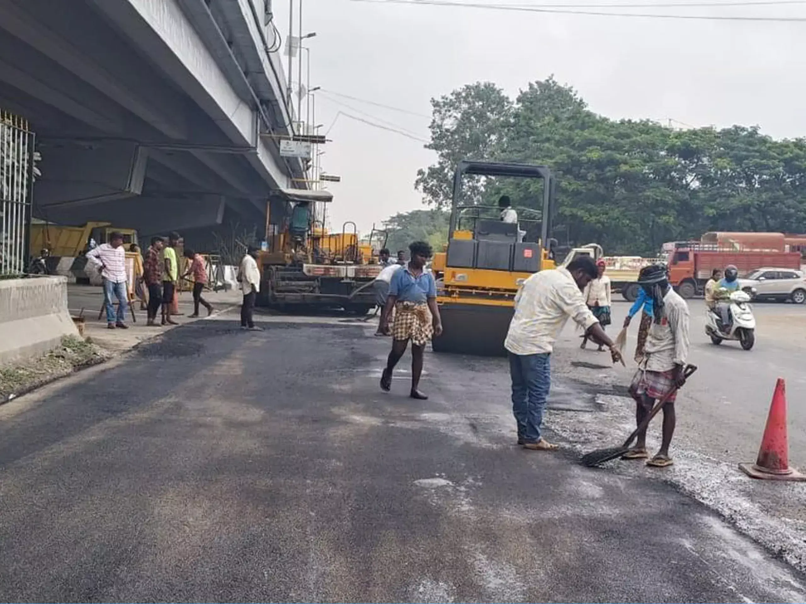 അതിർത്തി റോഡ് തൊഴിലാളികൾക്ക് ഗ്രൂപ്പ് ഇൻഷുറൻസ് ഏർപ്പെടുത്തി രക്ഷാമന്ത്രി