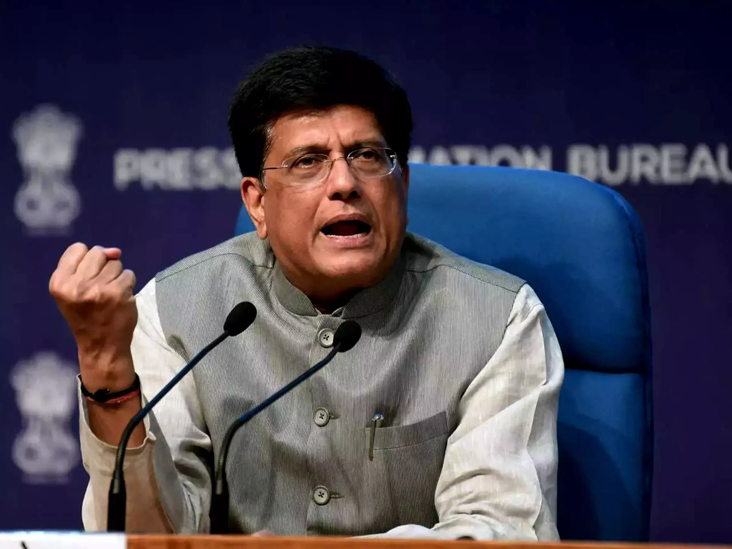 Goyal asks FCI to reduce operational costs