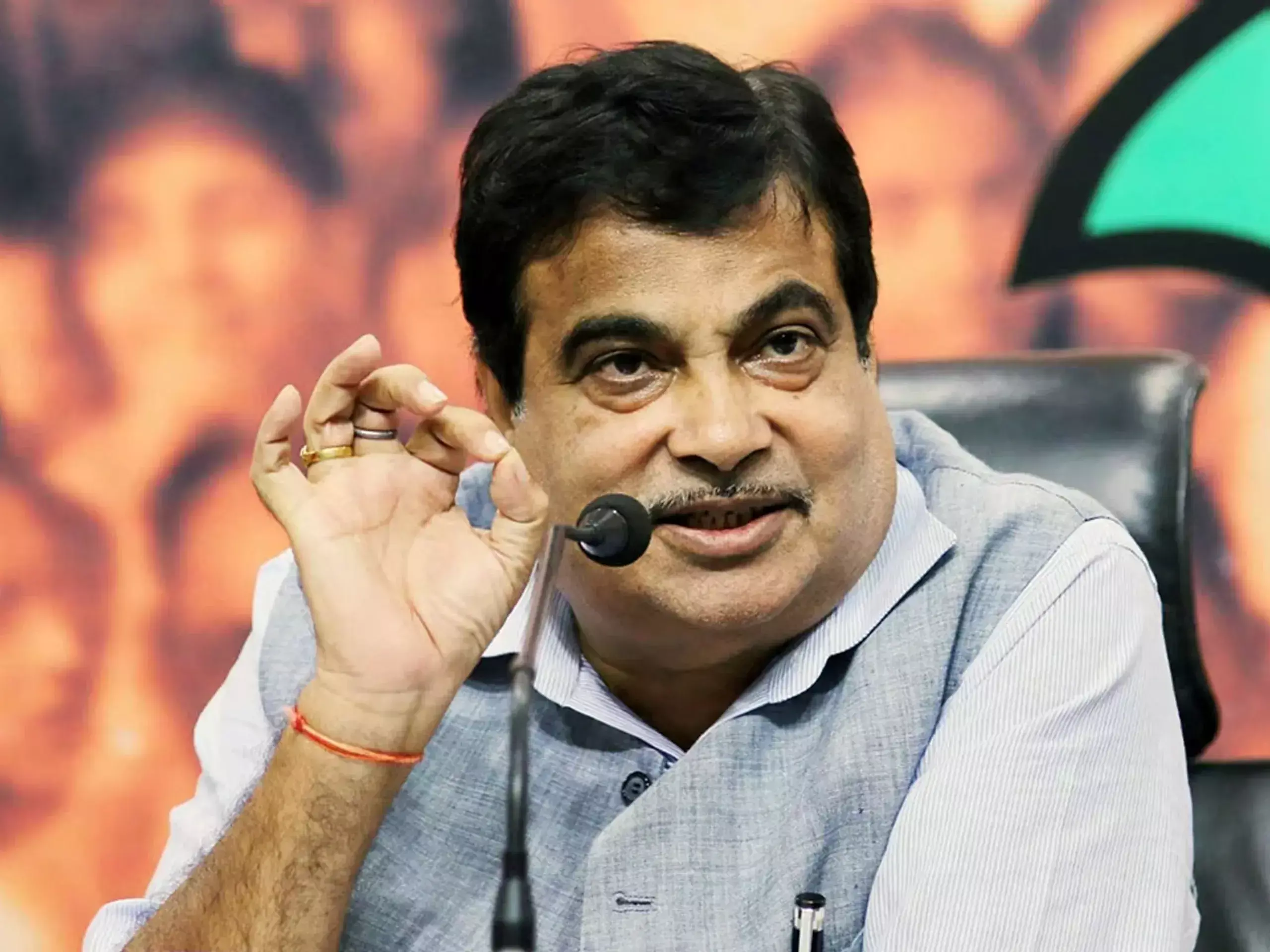 nitin gadkari aims to reduce accidental deaths by 50% by 2030