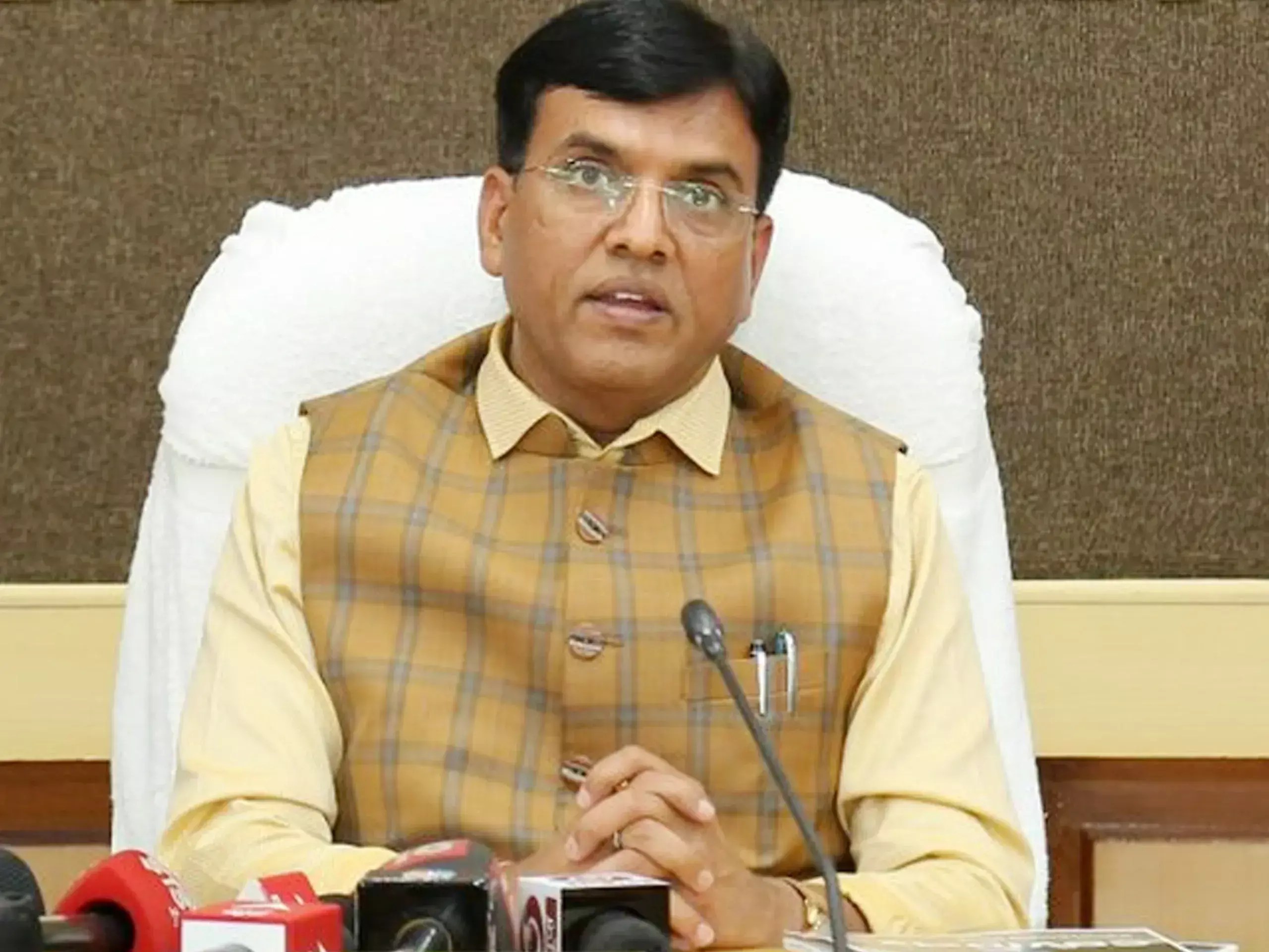 govts fertilizer subsidy bill to drop by 34%, union minister mansukh mandavya