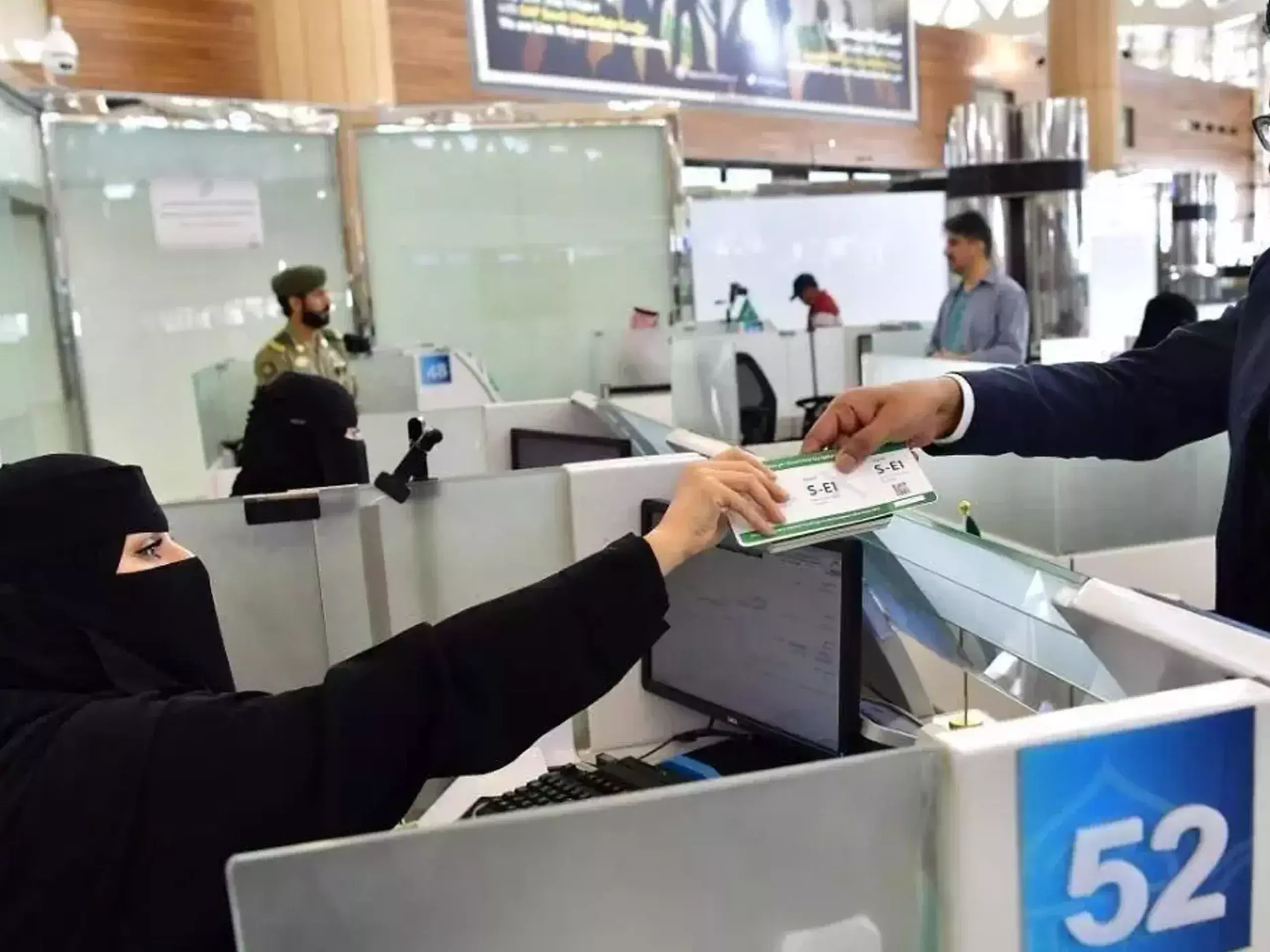 relief for expatriates, saudi changed the ban for those who did not return on time