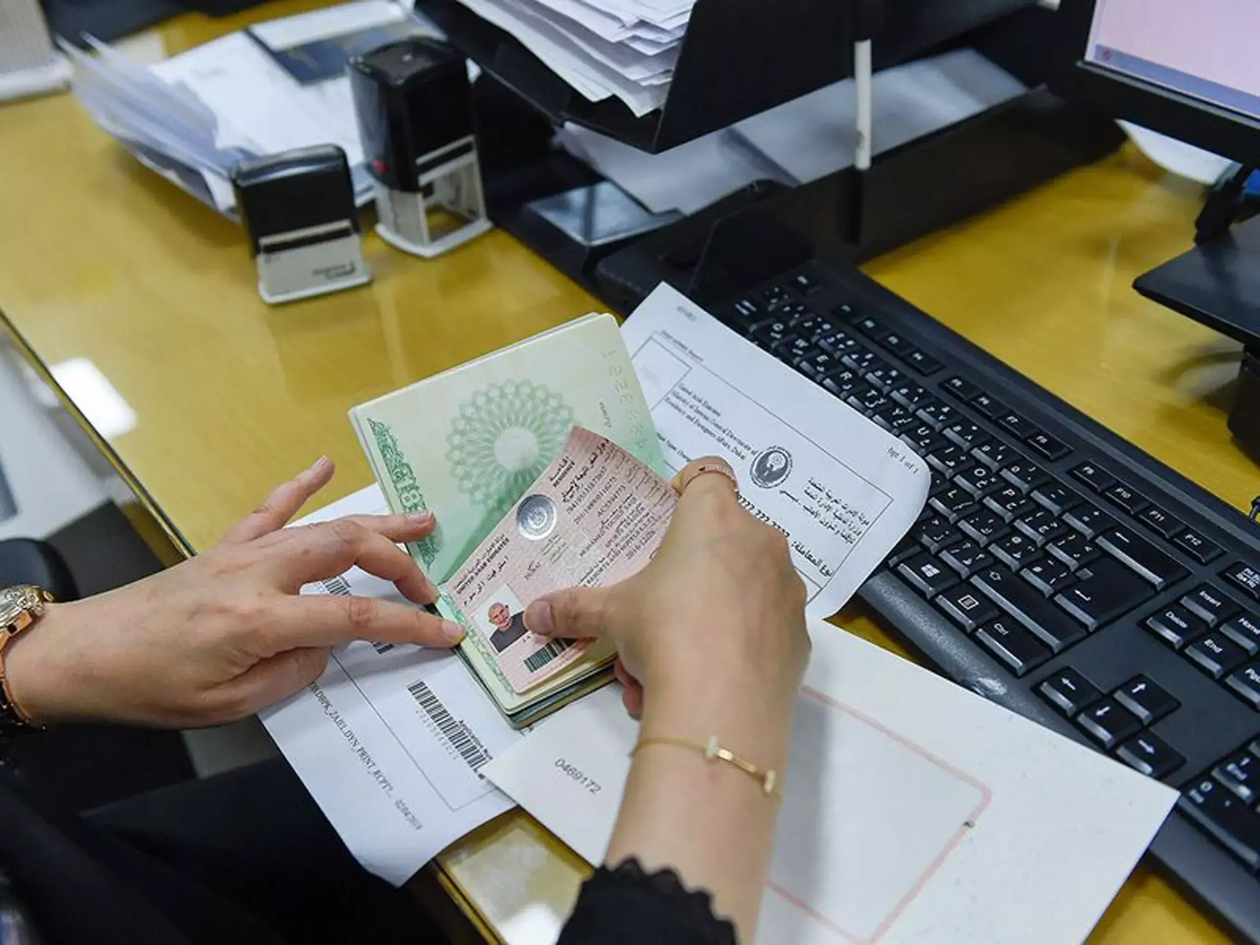 saudi arabia makes fingerprints mandatory for work visa stamping