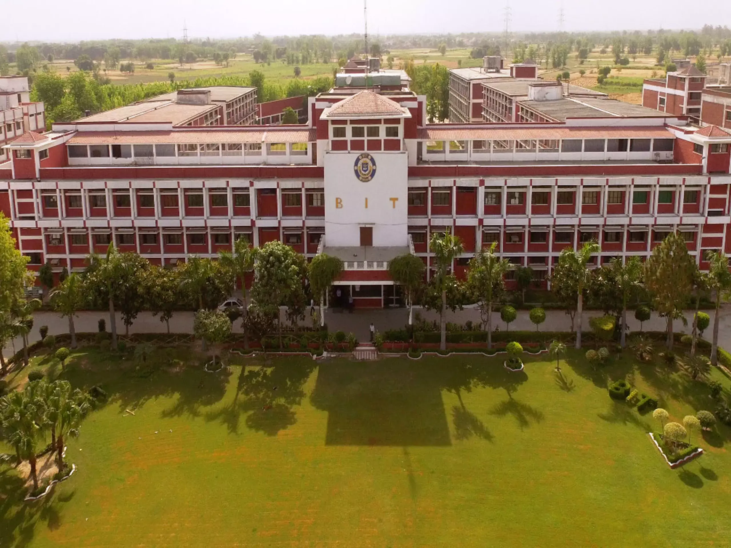 Uttar Pradesh has the largest number of colleges in the country Uttar Pradesh has the largest number of colleges in the country