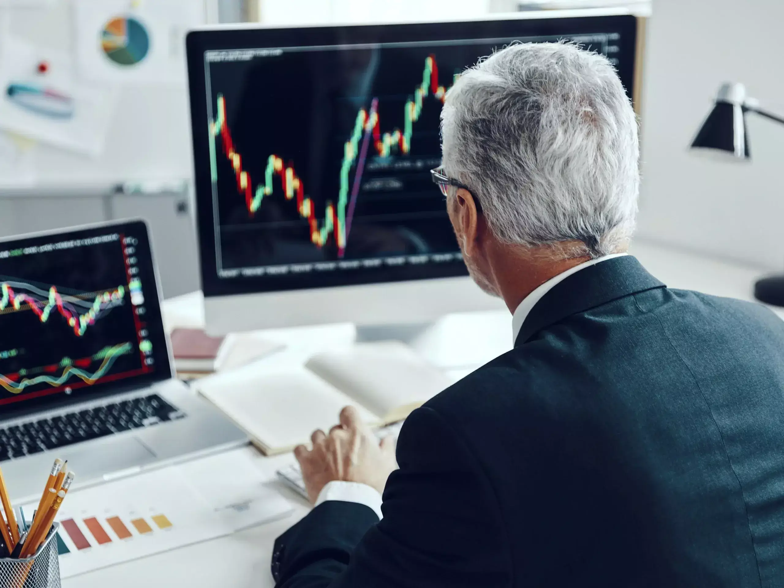 great advantage at the beginning, advances in benchmark indices