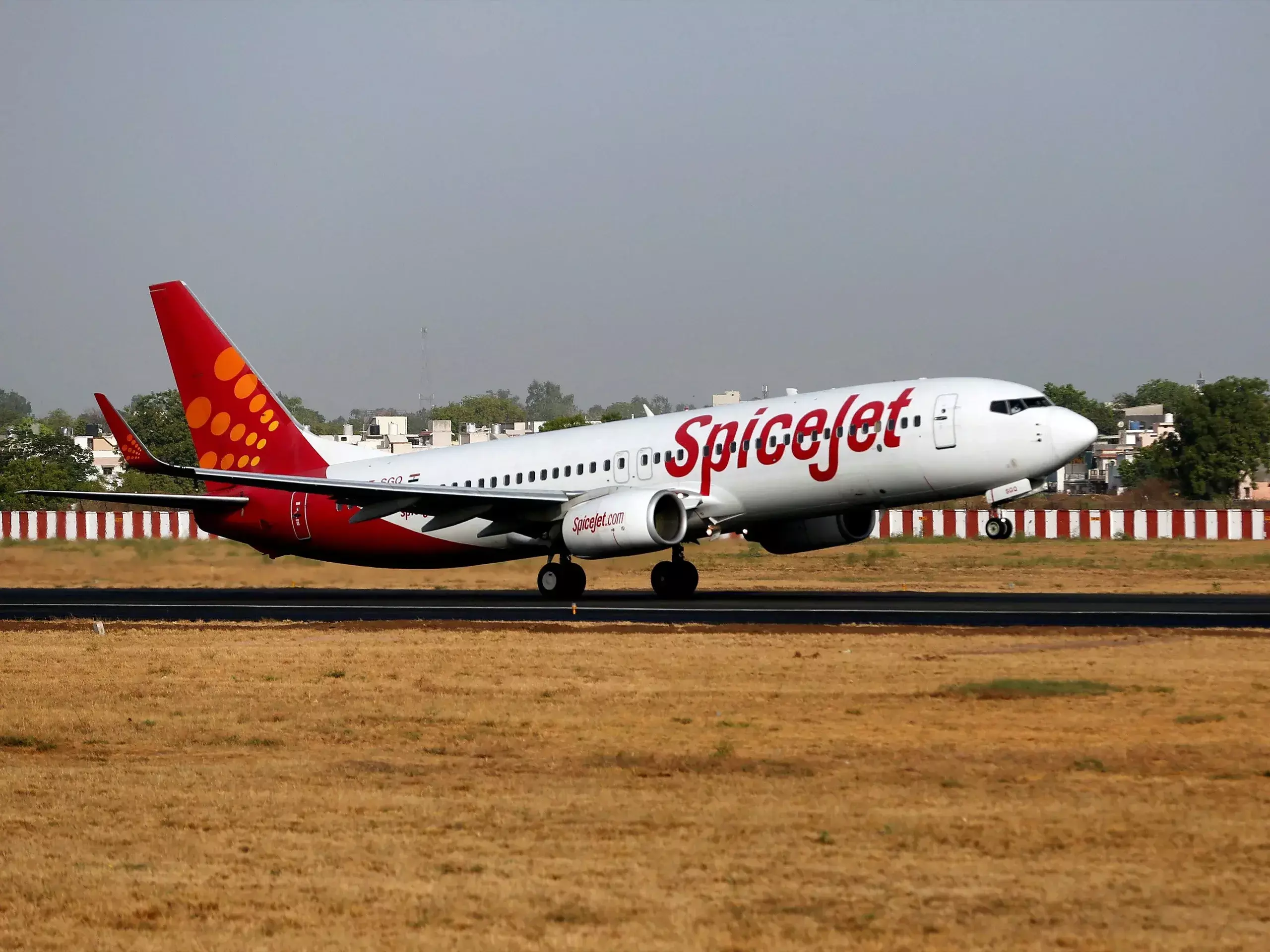 spicejet secures rs 900 crore funding