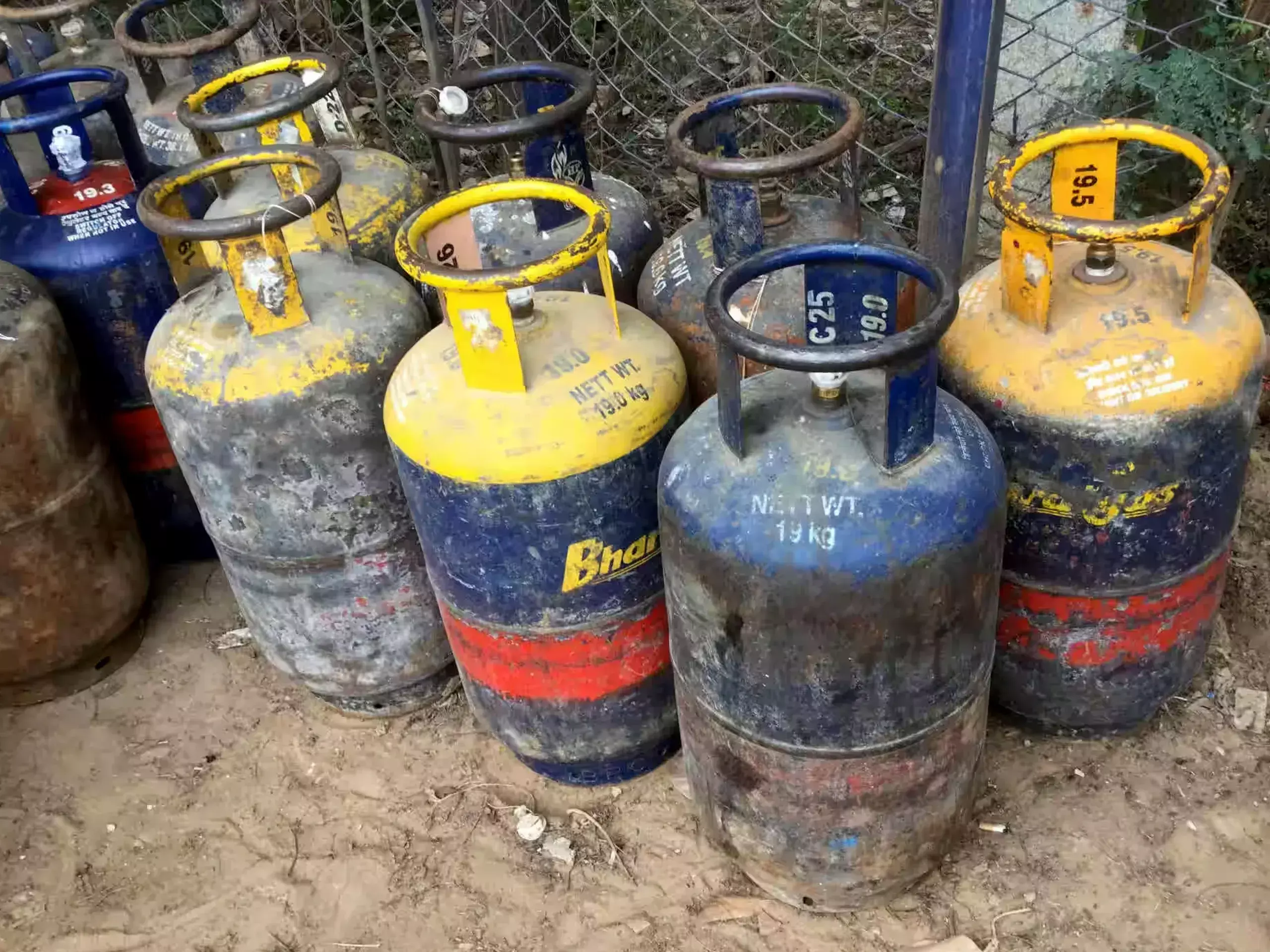 commercial cooking gas cylinder price hiked