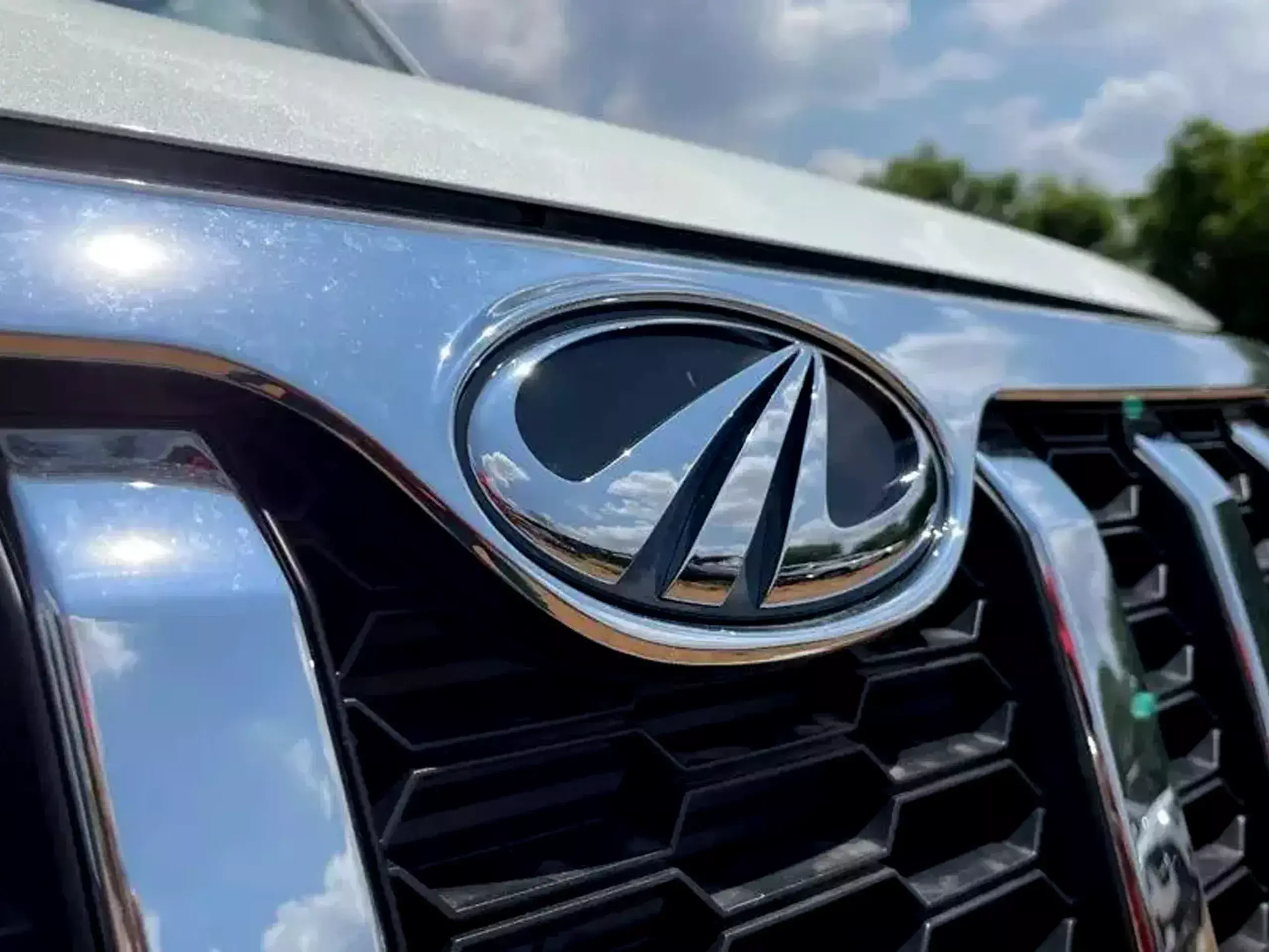 mahindra & mahindras total vehicle sales rose to 73,944 units in january