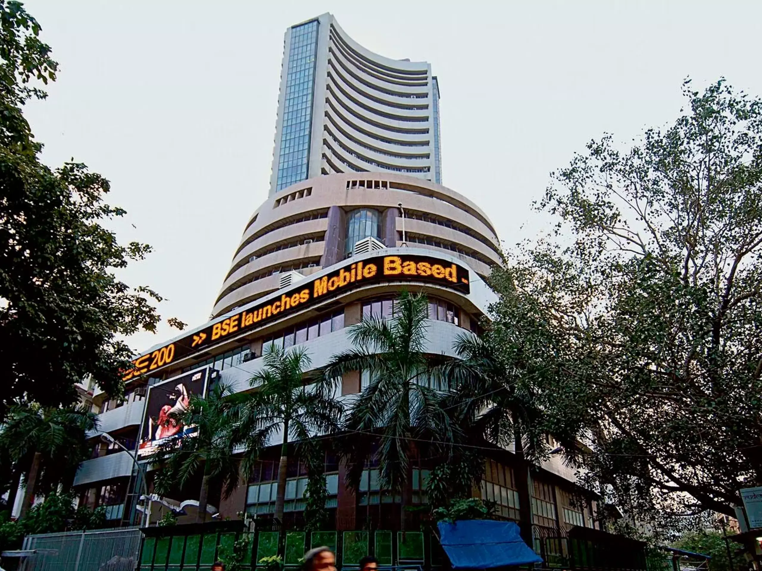 Sensex and Nifty in strong gains
