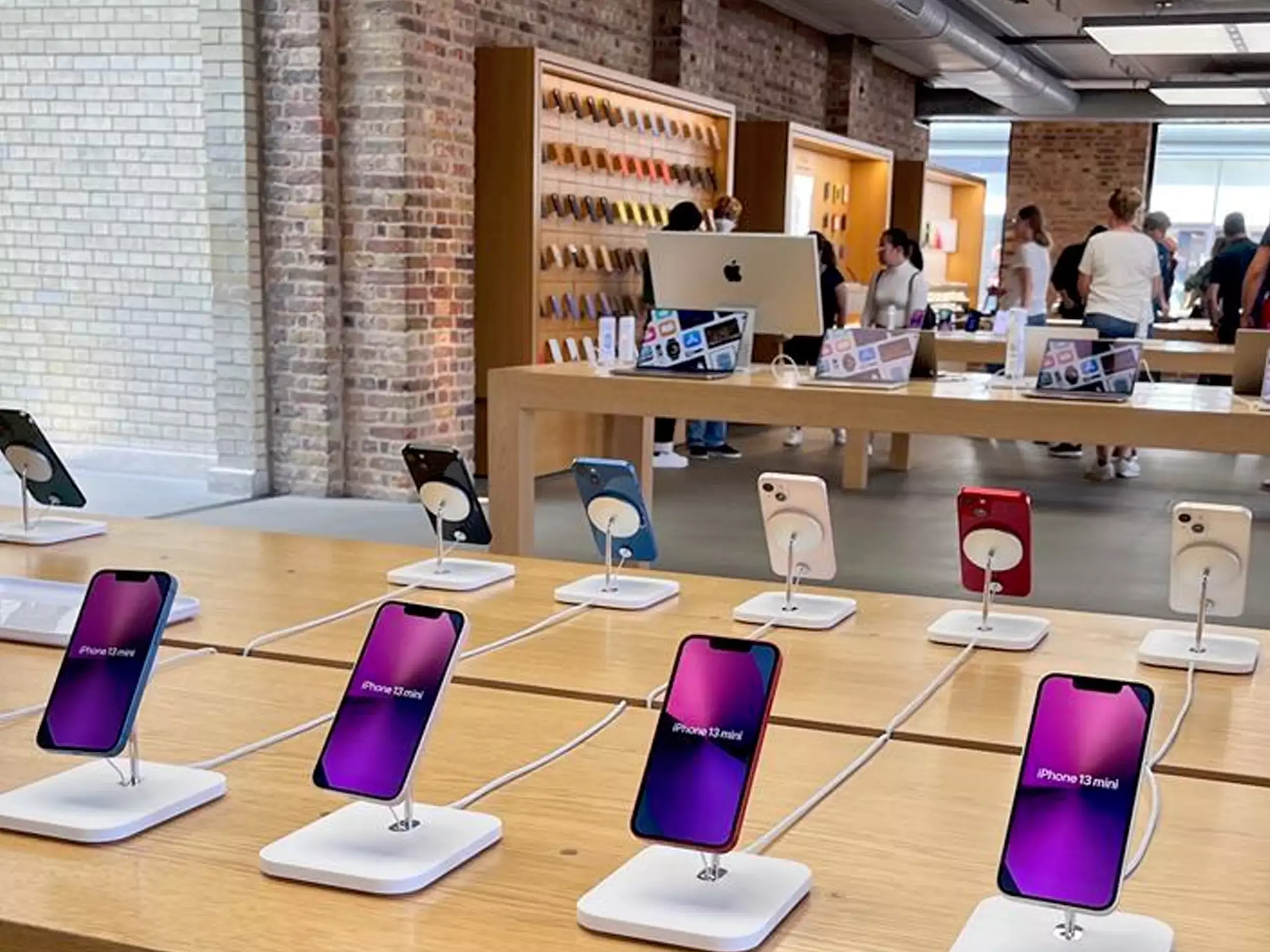 iPhone sales soar, Apple India earns record revenue