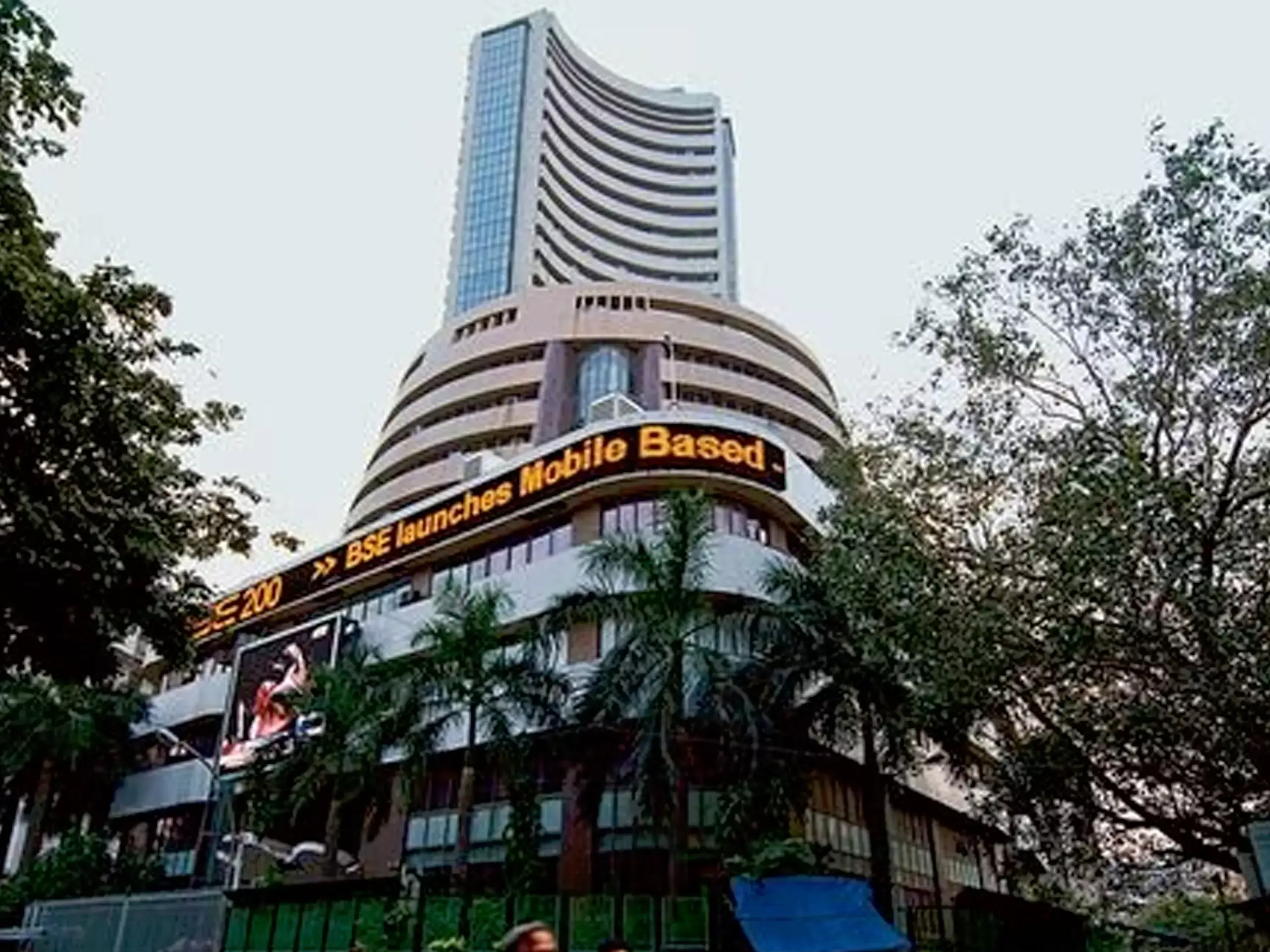 Sensex rose 454 points on foreign fund inflows