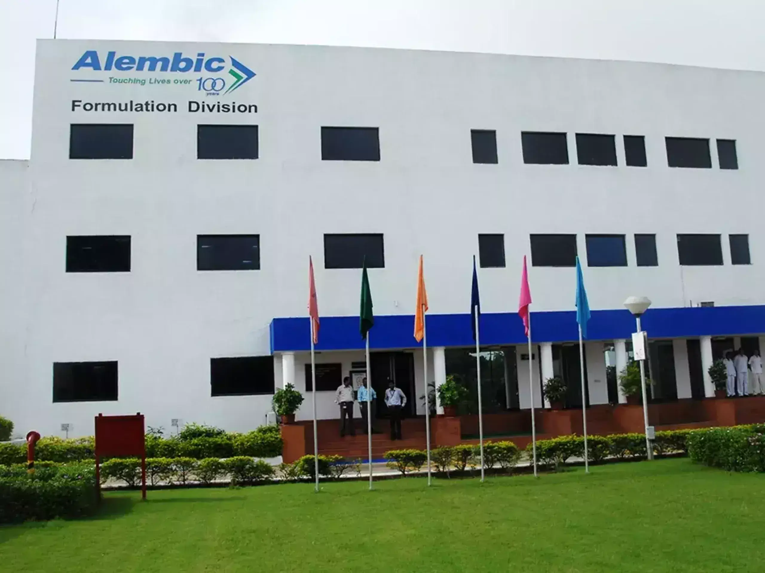 alembic pharma q3 net profit up 48% to rs 180 crore