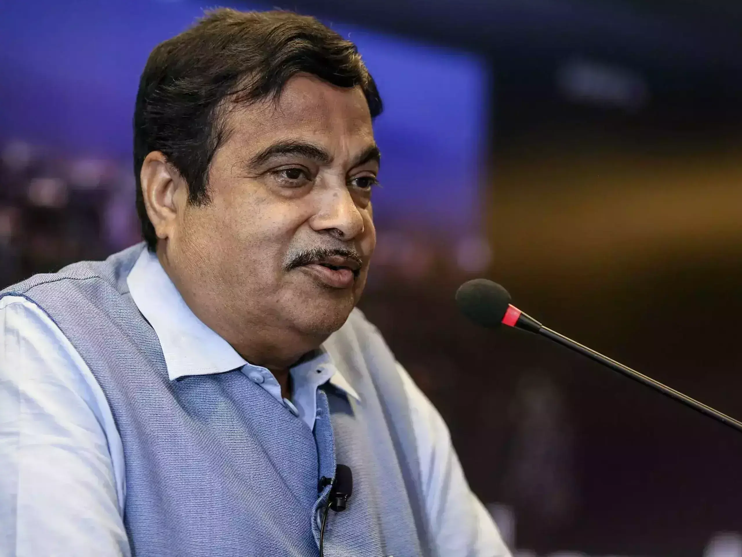 gadkari demands permanent cadre for nhai