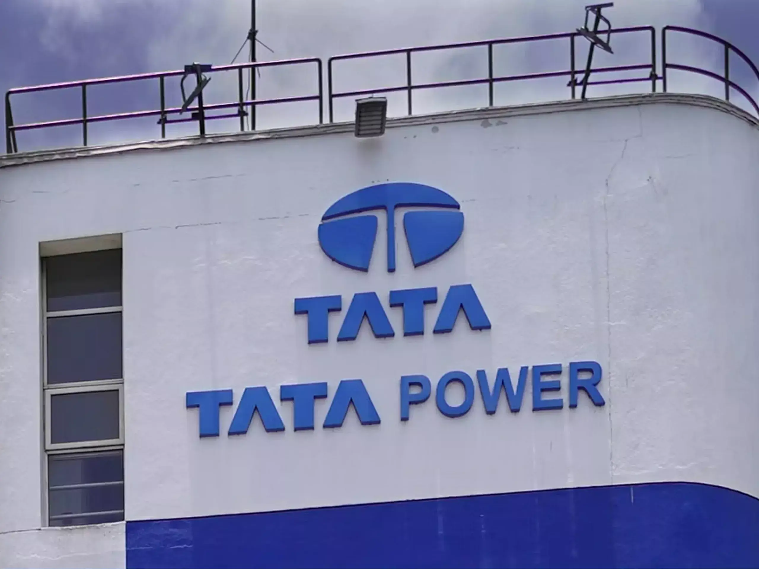 tata power net profit grew by 2 percent