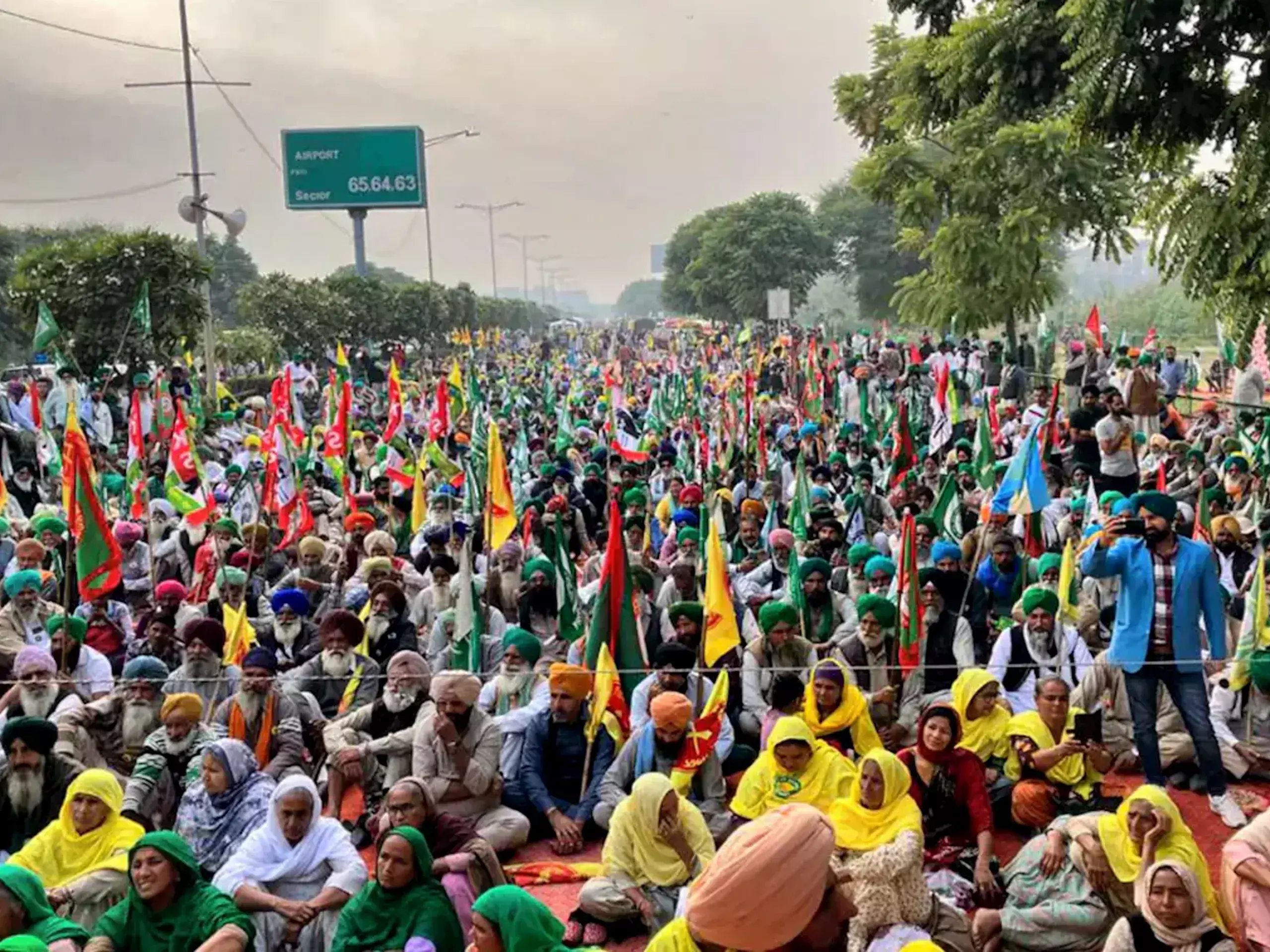 farmers strike, business loss of rs 300 crore