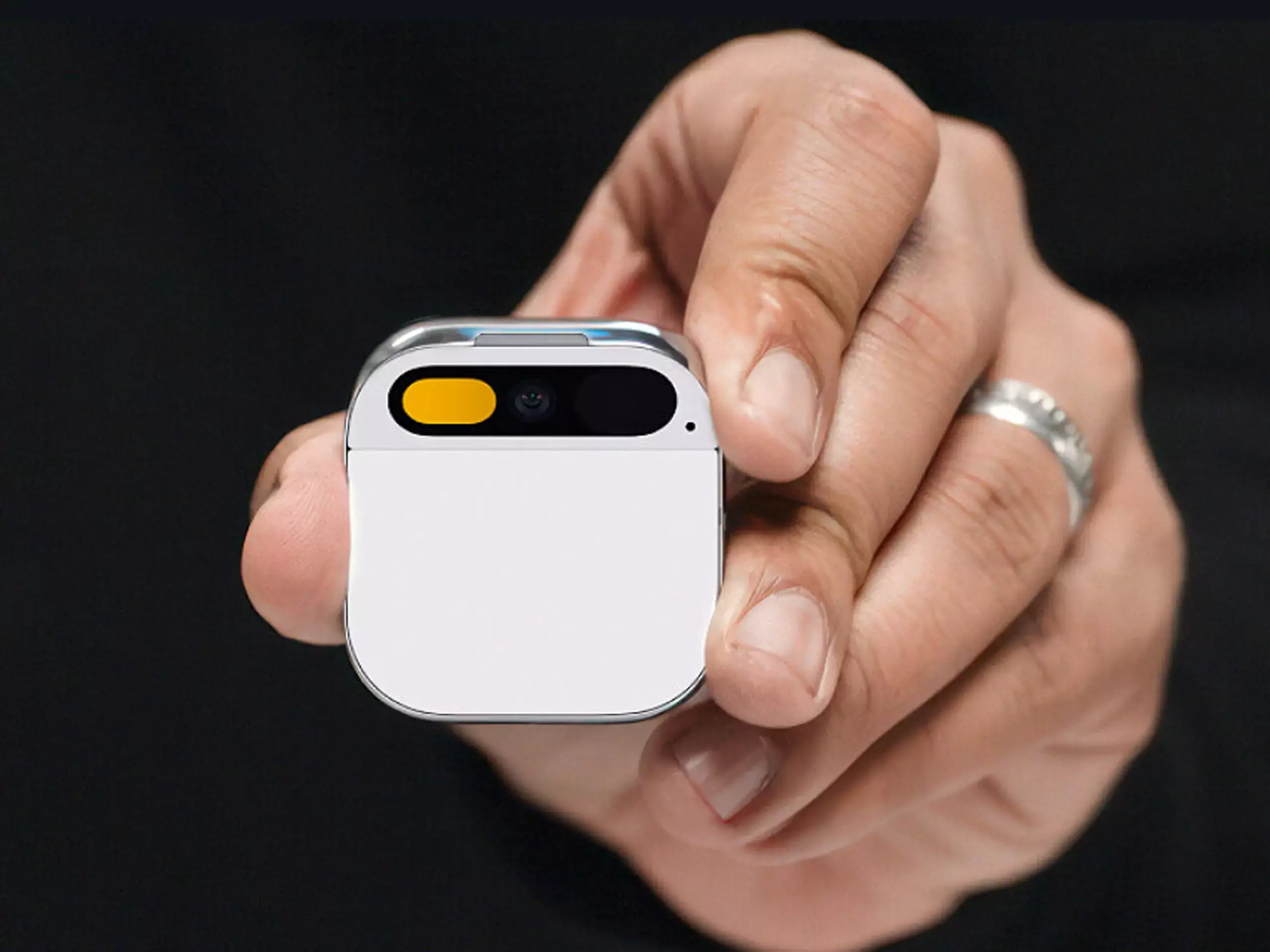 AI Pin comes to make digital life easier without relying on screen devices