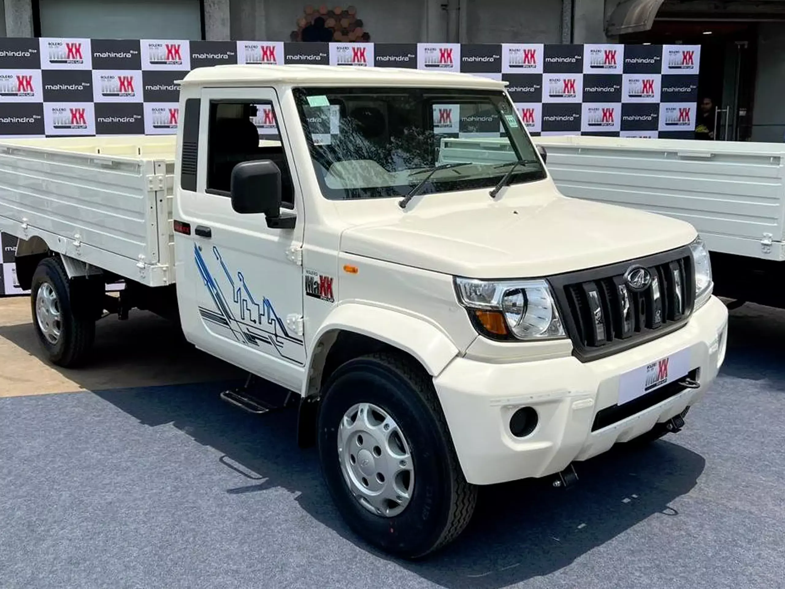 മഹീന്ദ്ര ബൊലേറോ മാക്സ് പിക്ക്-അപ്പ് പുതിയ വേരിയൻറുകൾ അവതരിപ്പിച്ചു