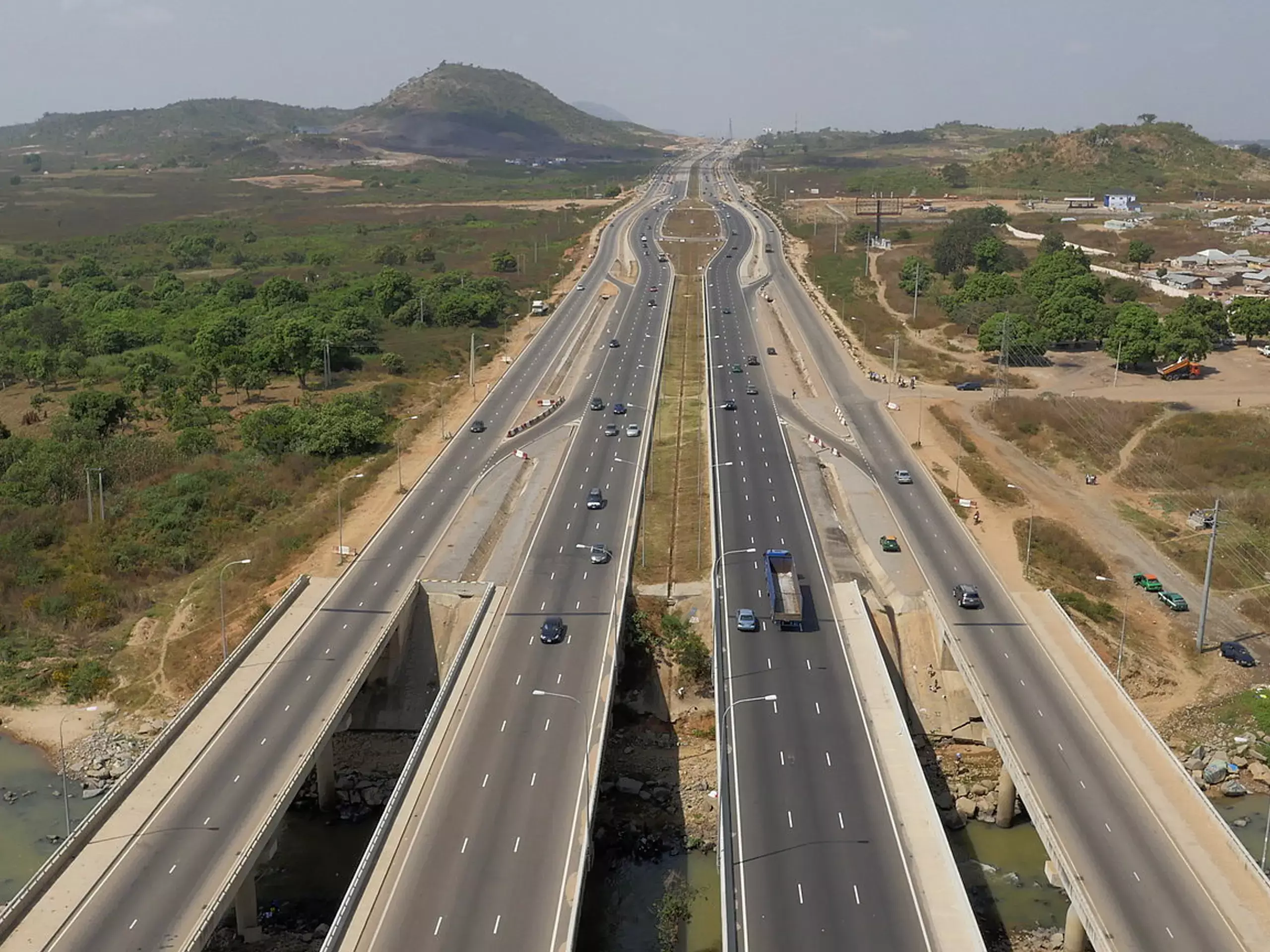 വെട്ടിത്തിളങ്ങി ഹൈവേകള്‍; 13000 കിലോമീറ്ററിലെത്തിക്കാന്‍ കേന്ദ്രം
