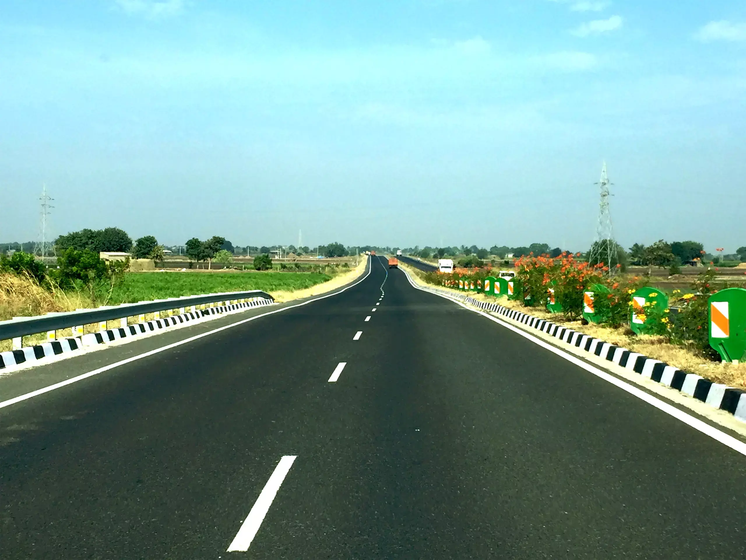 ദേശീയപാതാനിര്‍മ്മാണം ഒരുലക്ഷം കിലോമീറ്ററിലേക്ക്