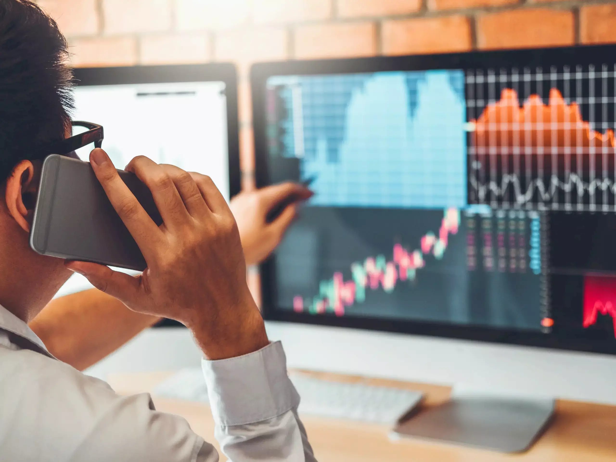 The market also hit a new record at the end of the trade