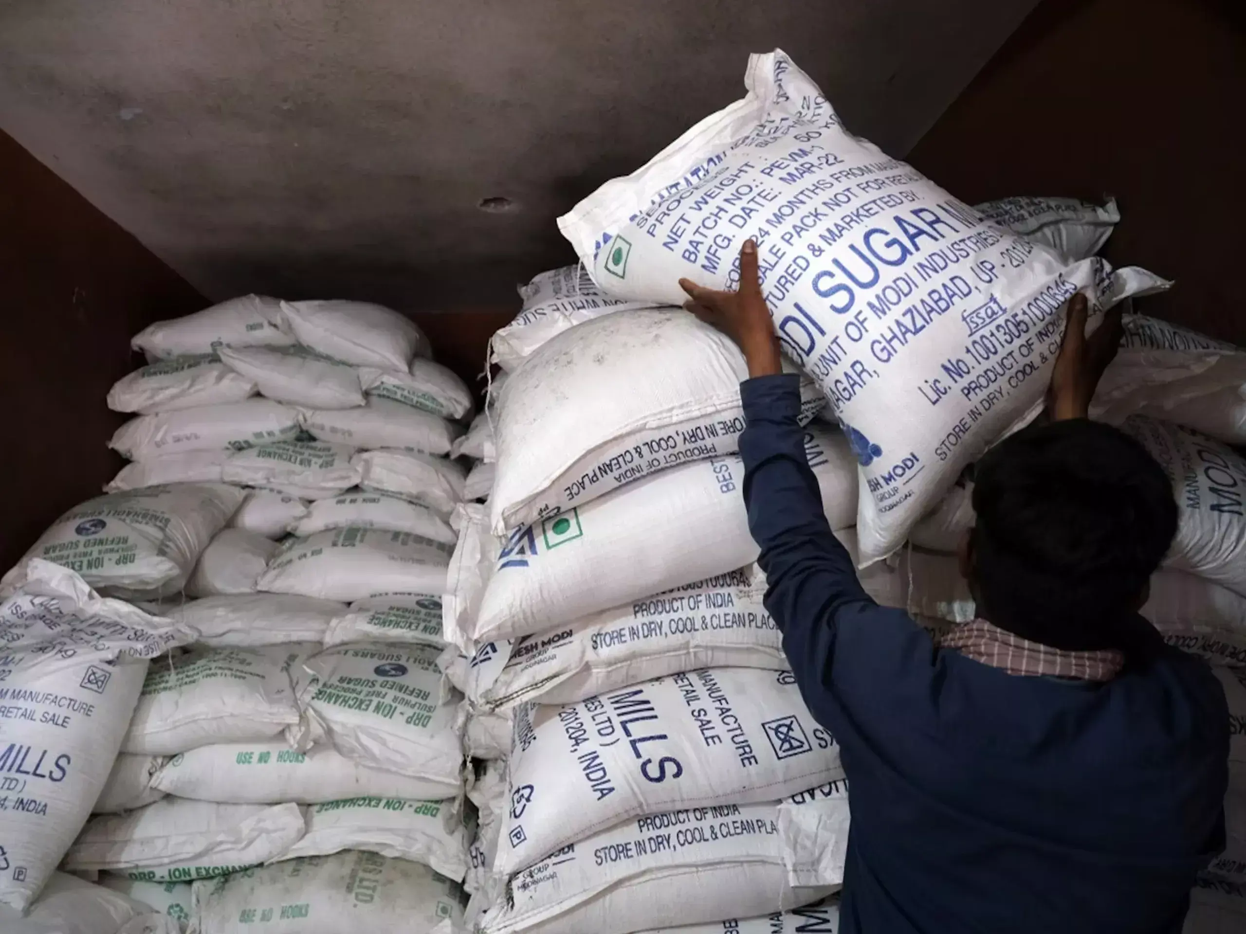 bad weather, india stops sugar exports, opportunity for dubai refinery