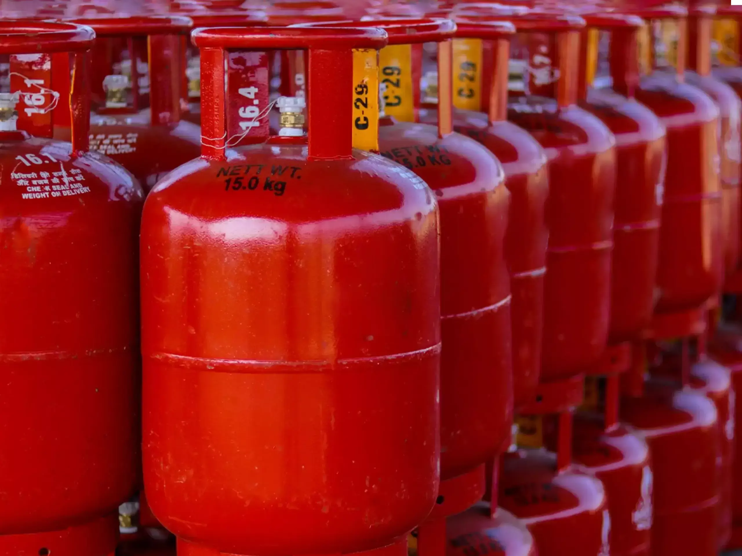 പിഎംയുജി പാചക വാതകത്തിന്റെ സബ്‌സിഡി 1 വര്‍ഷം കൂടി നീട്ടും