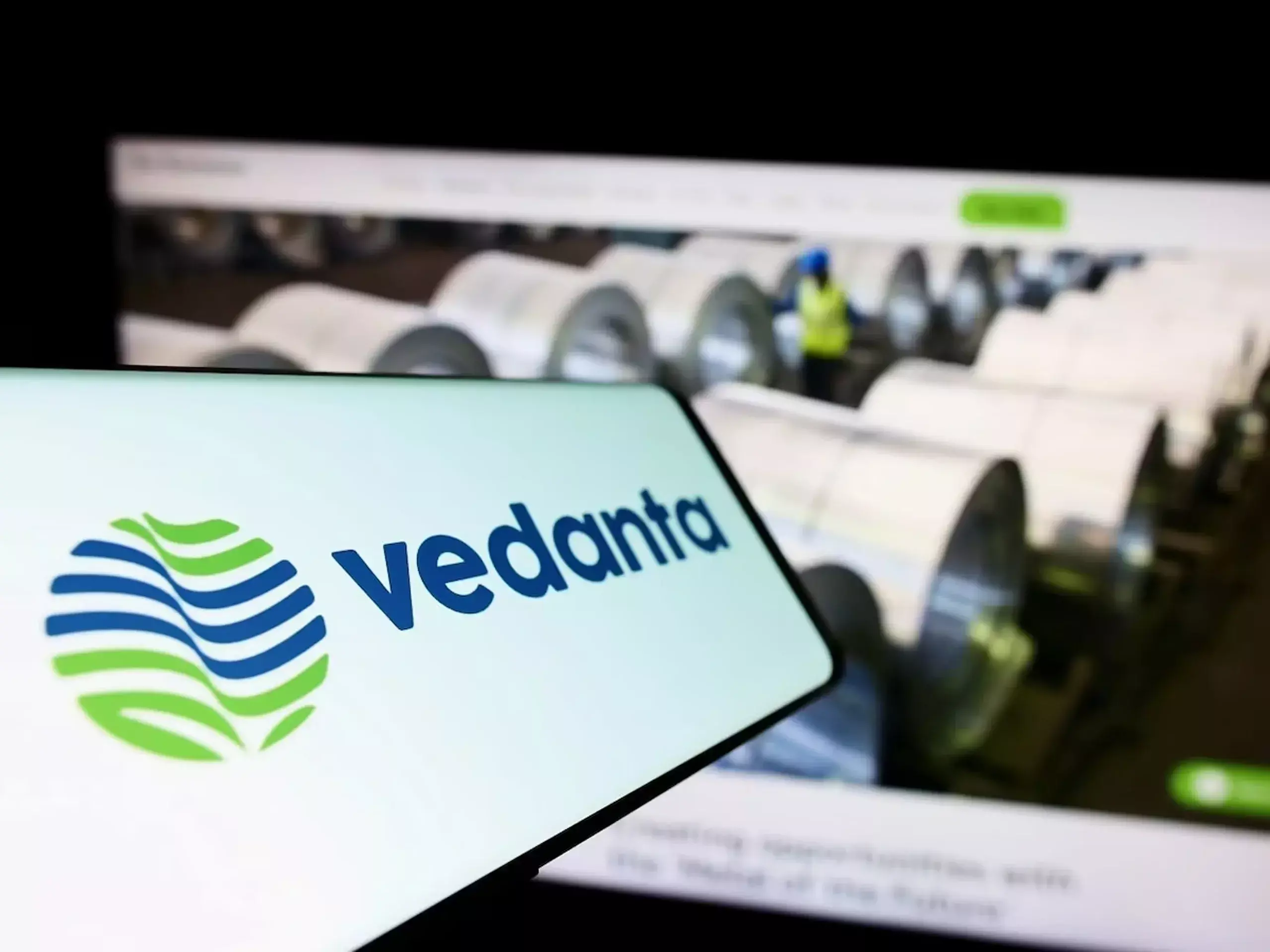 shareholders to block vedantas plan to separate businesses