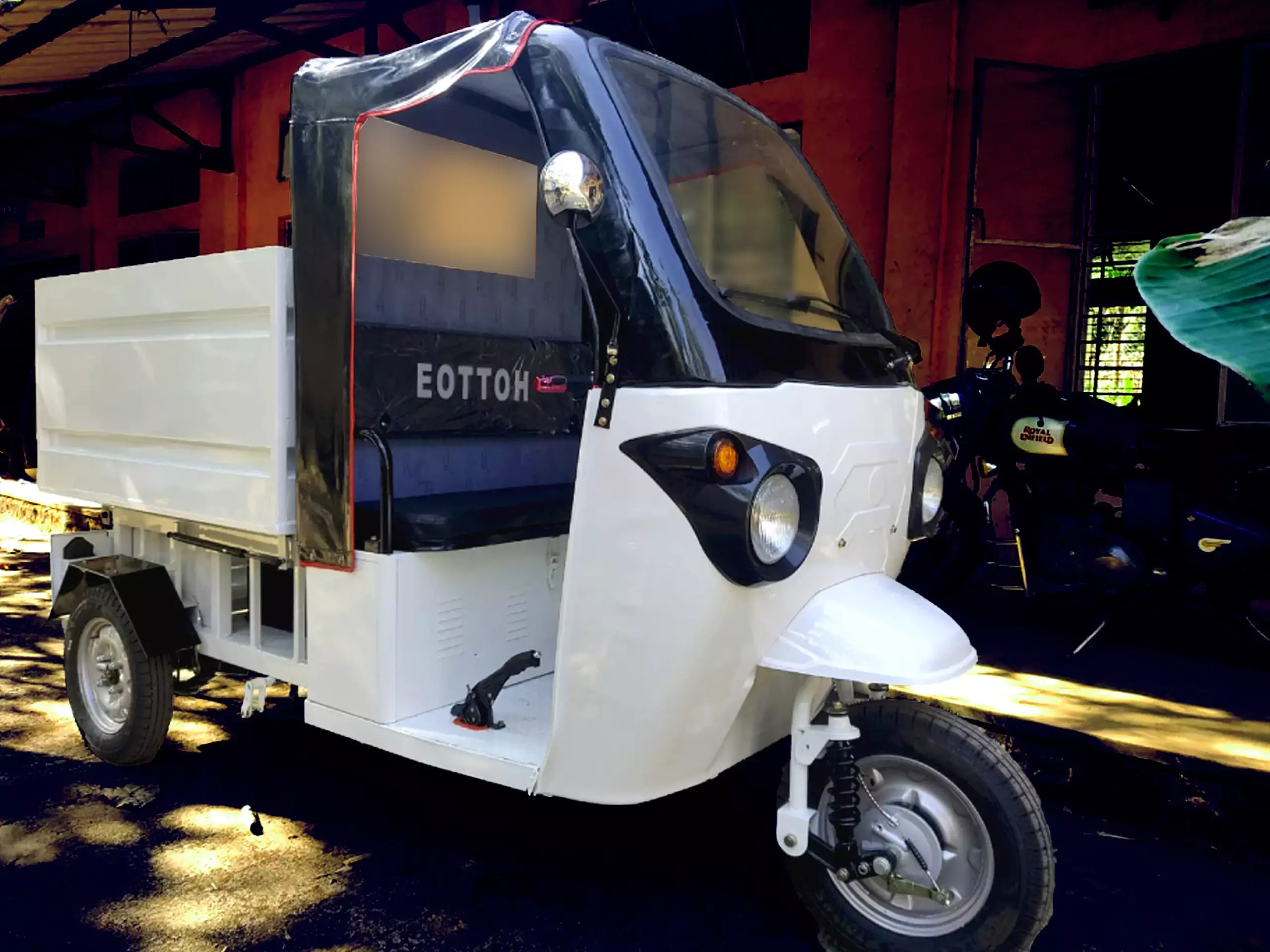 ആഫ്രിക്കൻ നിരത്തുകളിൽ ഇനി മലയാളിയുടെ വാഹനവും