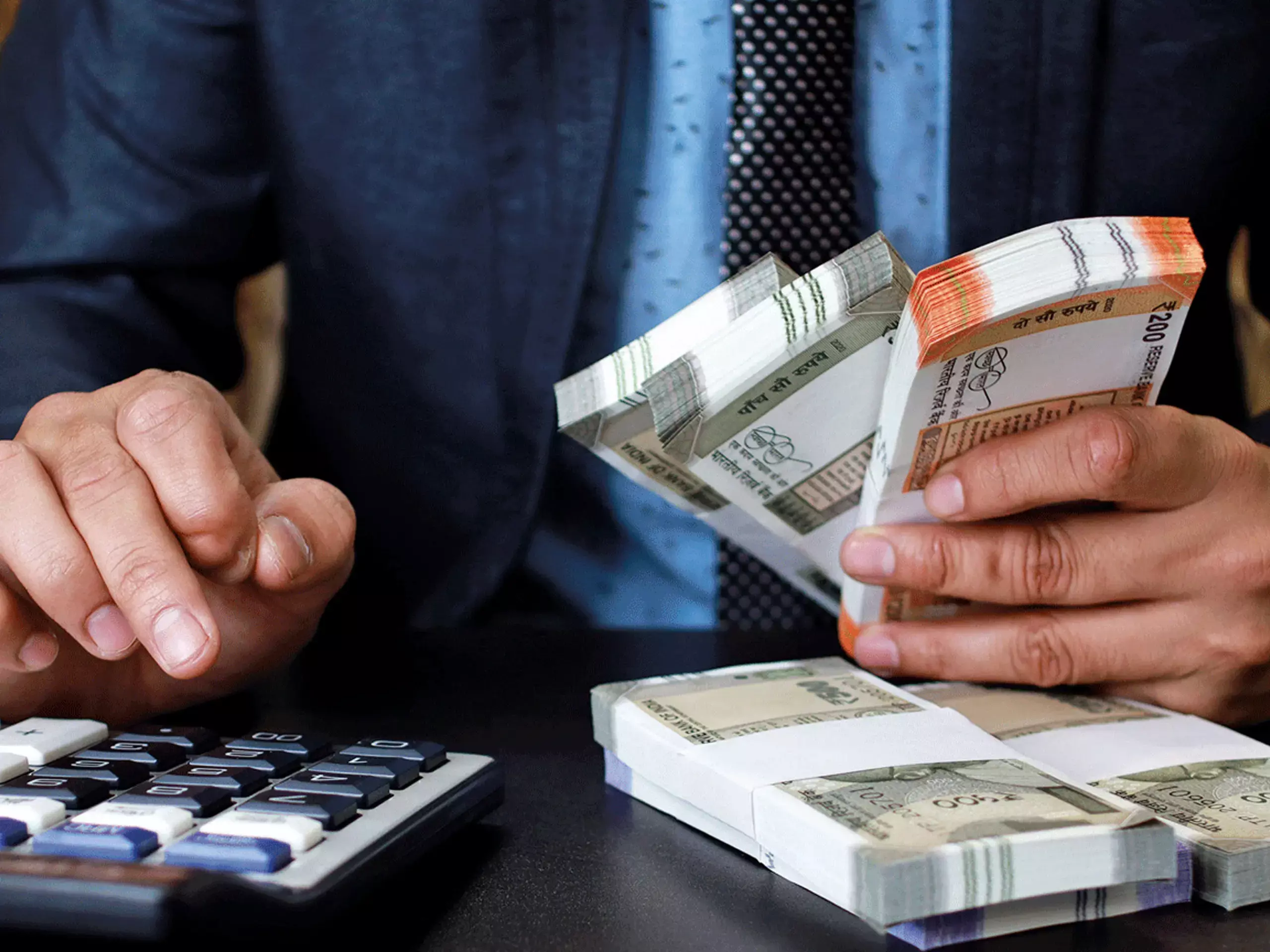 പൊതുമേഖലാ സ്ഥാപനങ്ങളുടെ ലാഭവിഹിതത്തില്‍ റെക്കോഡ്; ഖജനാവിലെത്തിയത് 61,149 കോടി