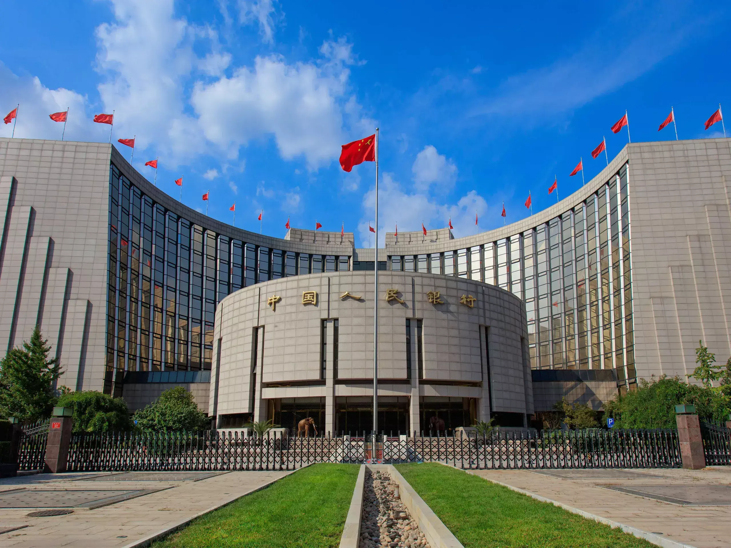 chinese central bank leaves benchmark rate unchanged