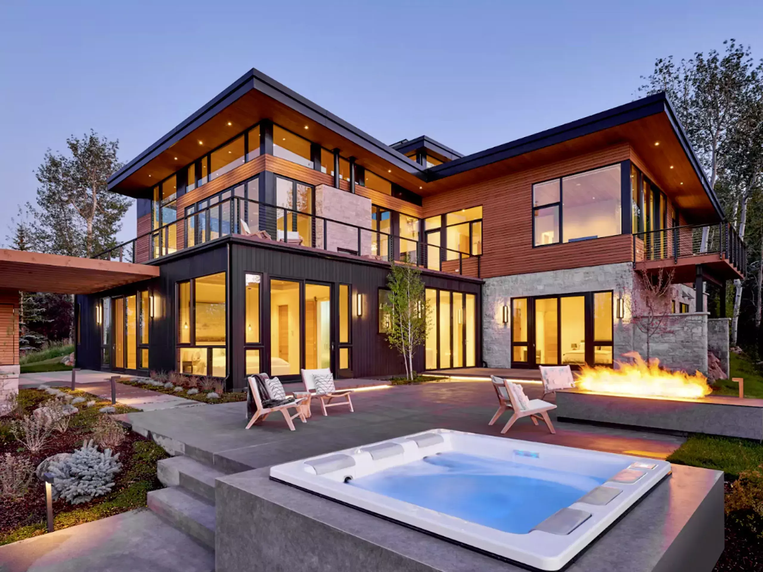 luxury houses are the stars in the realty market