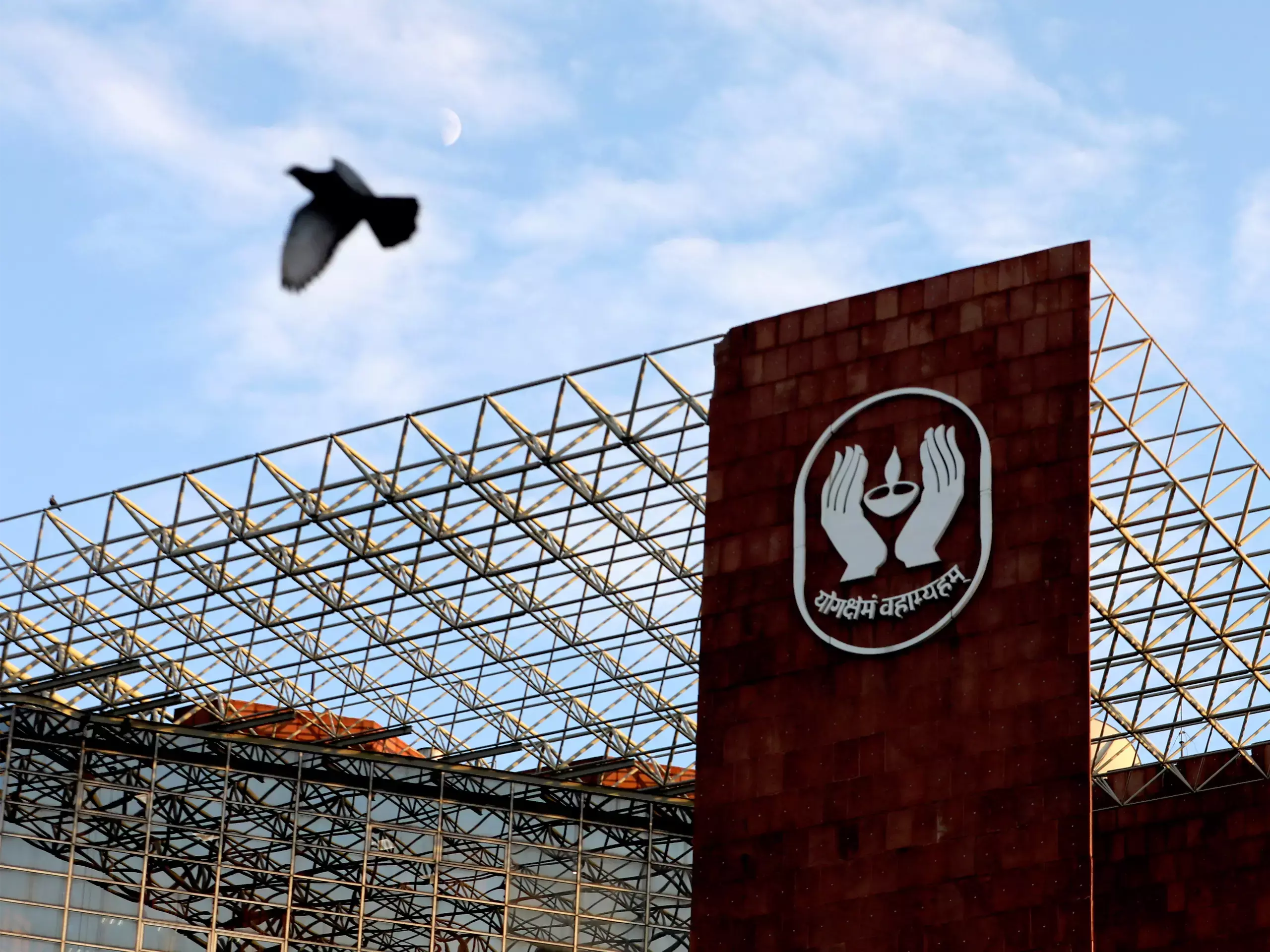 എല്ഐസിയുടെ കൈവശമുള്ള 85 % ഓഹരികളും നല്കിയ റിട്ടേണ് 100 ശതമാനം എല്ഐസിയുടെ കൈവശമുള്ള 85 % ഓഹരികളും നല്കിയ റിട്ടേണ് 100 ശതമാനം