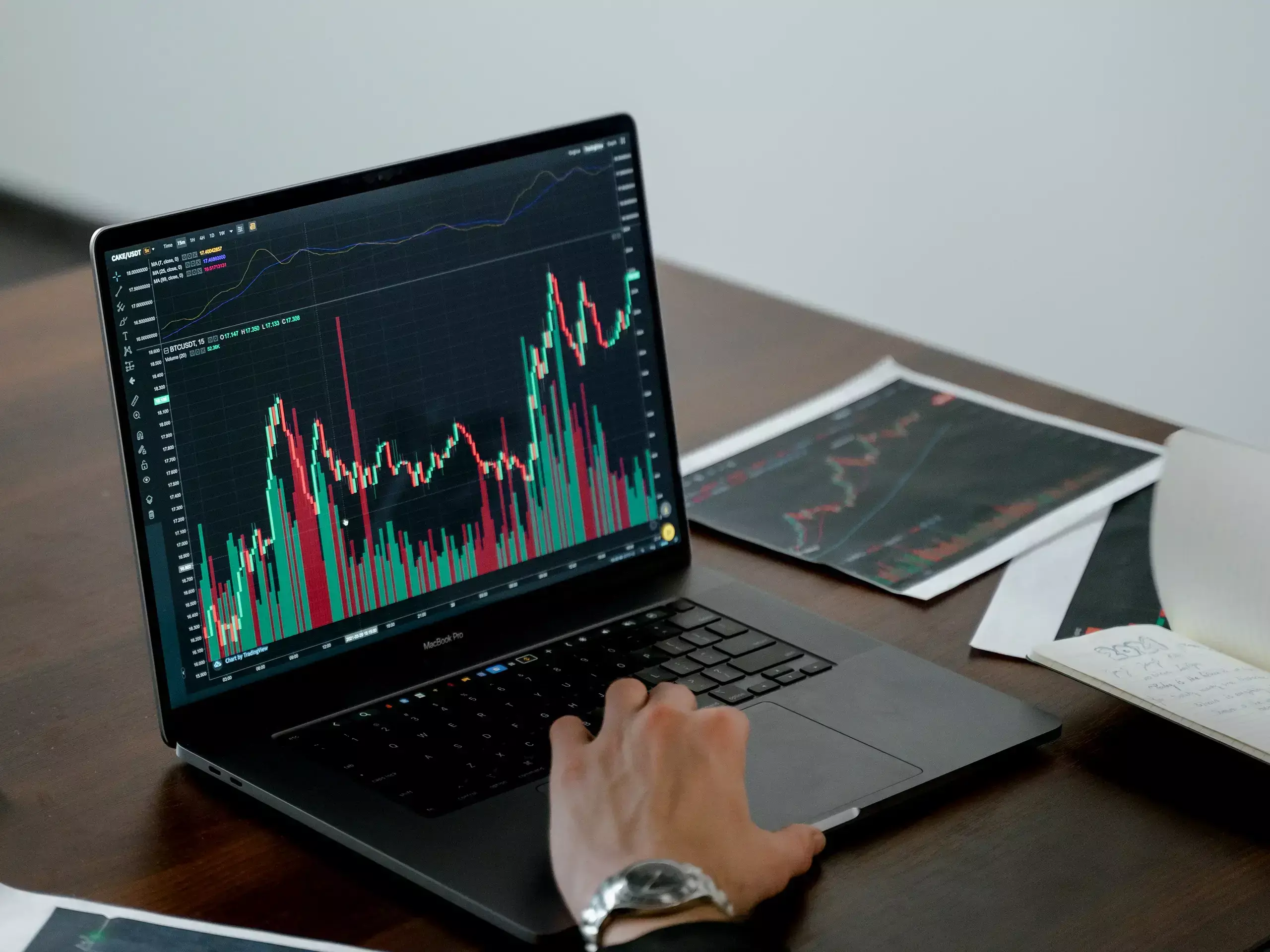 ചരിത്രമെഴുതി നിഫ്റ്റി, സെൻസെക്സ്: ഒറ്റ സെഷനിൽ നിക്ഷേപകർ നേടിയത് 6.2 ലക്ഷം കോടി ചരിത്രമെഴുതി നിഫ്റ്റി, സെൻസെക്സ്: ഒറ്റ സെഷനിൽ നിക്ഷേപകർ നേടിയത് 6.2 ലക്ഷം കോടി