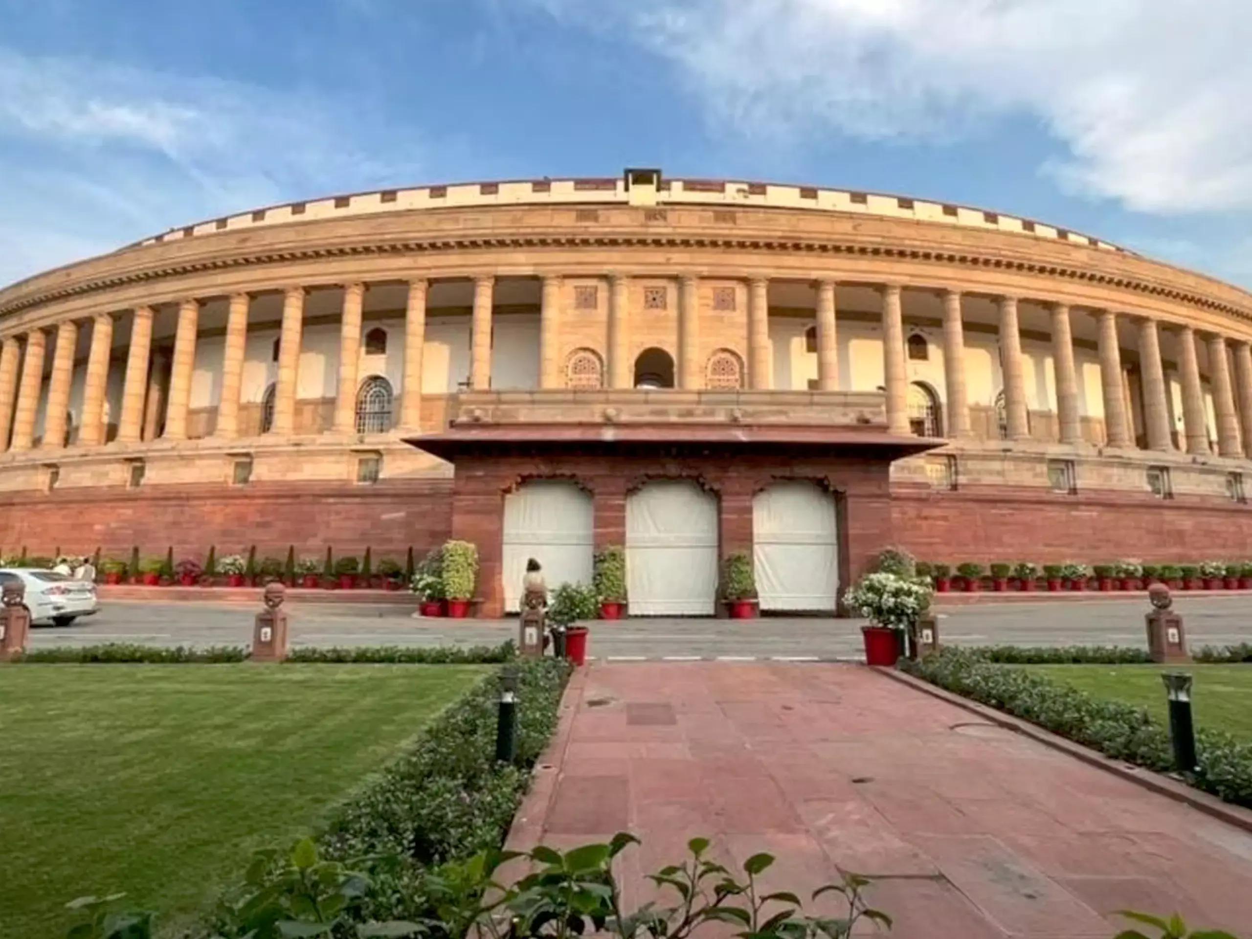 25 എംപിമാര്‍ ശതകോടീശ്വരന്‍മാര്‍; 9 പേര്‍ ബിജെപിയില്‍, ആസ്തിയിൽ മുന്നിൽ കോൺഗ്രസ് എംപി