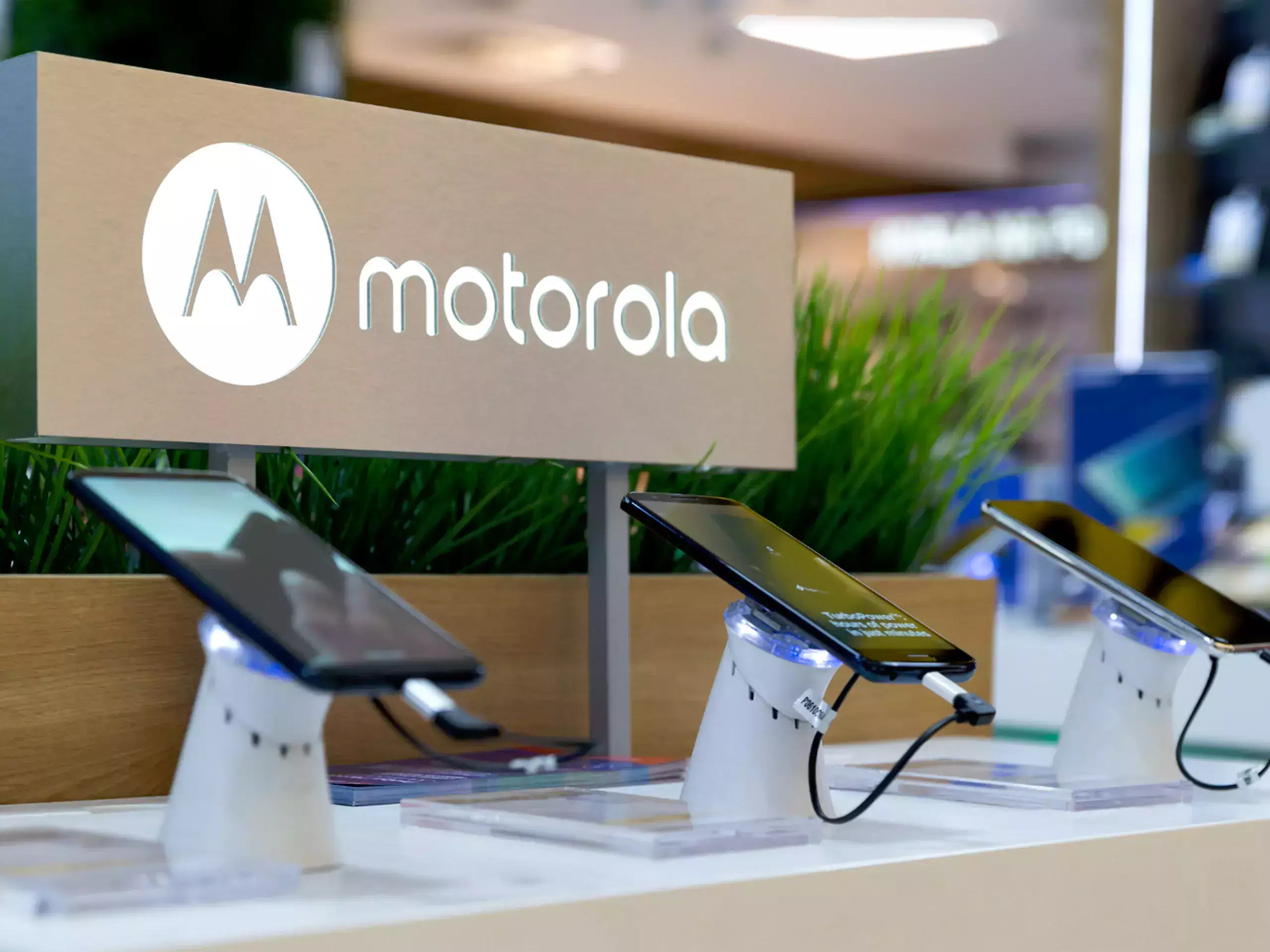 motorola aims to double smartphone sales this year